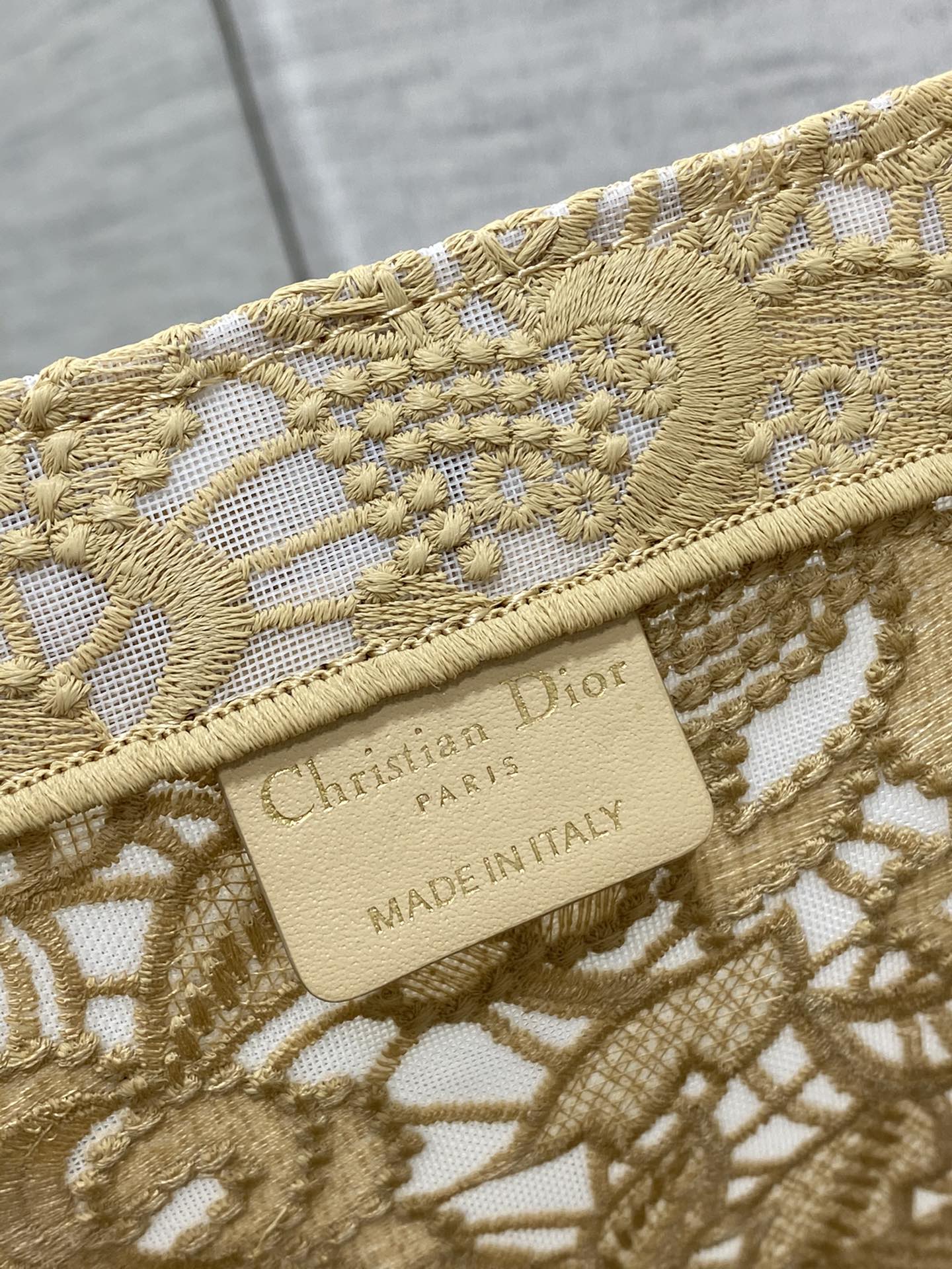 large D*or book tote