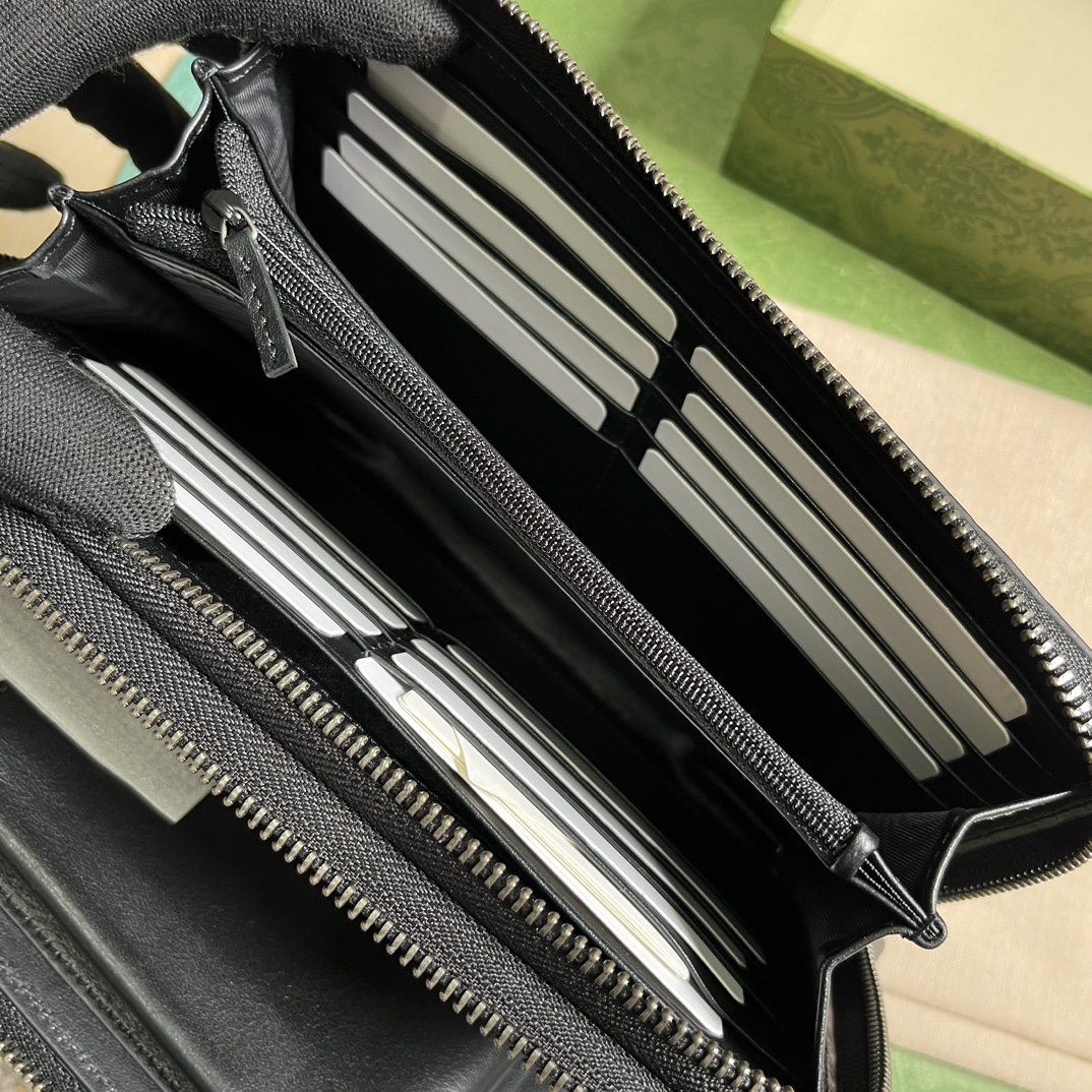 G*u*i jumbo gg travel document case