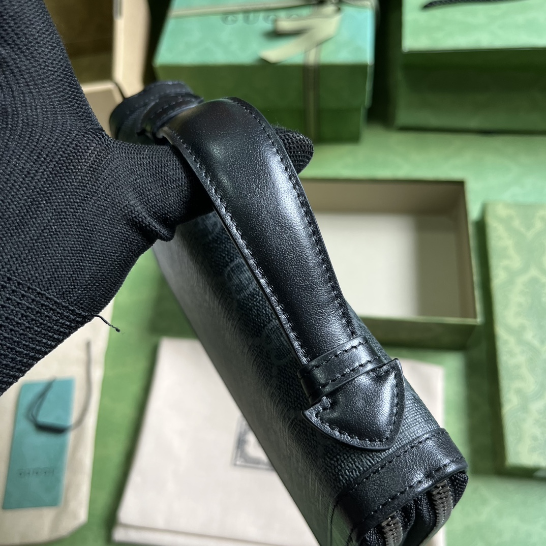 G*u*i jumbo gg travel document case