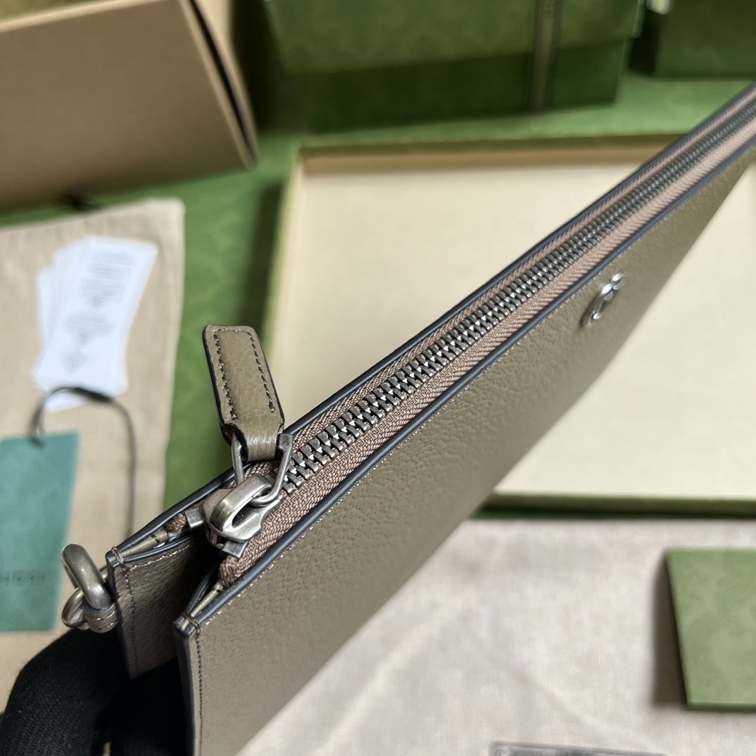 G*u*i gg marmont leather pouch