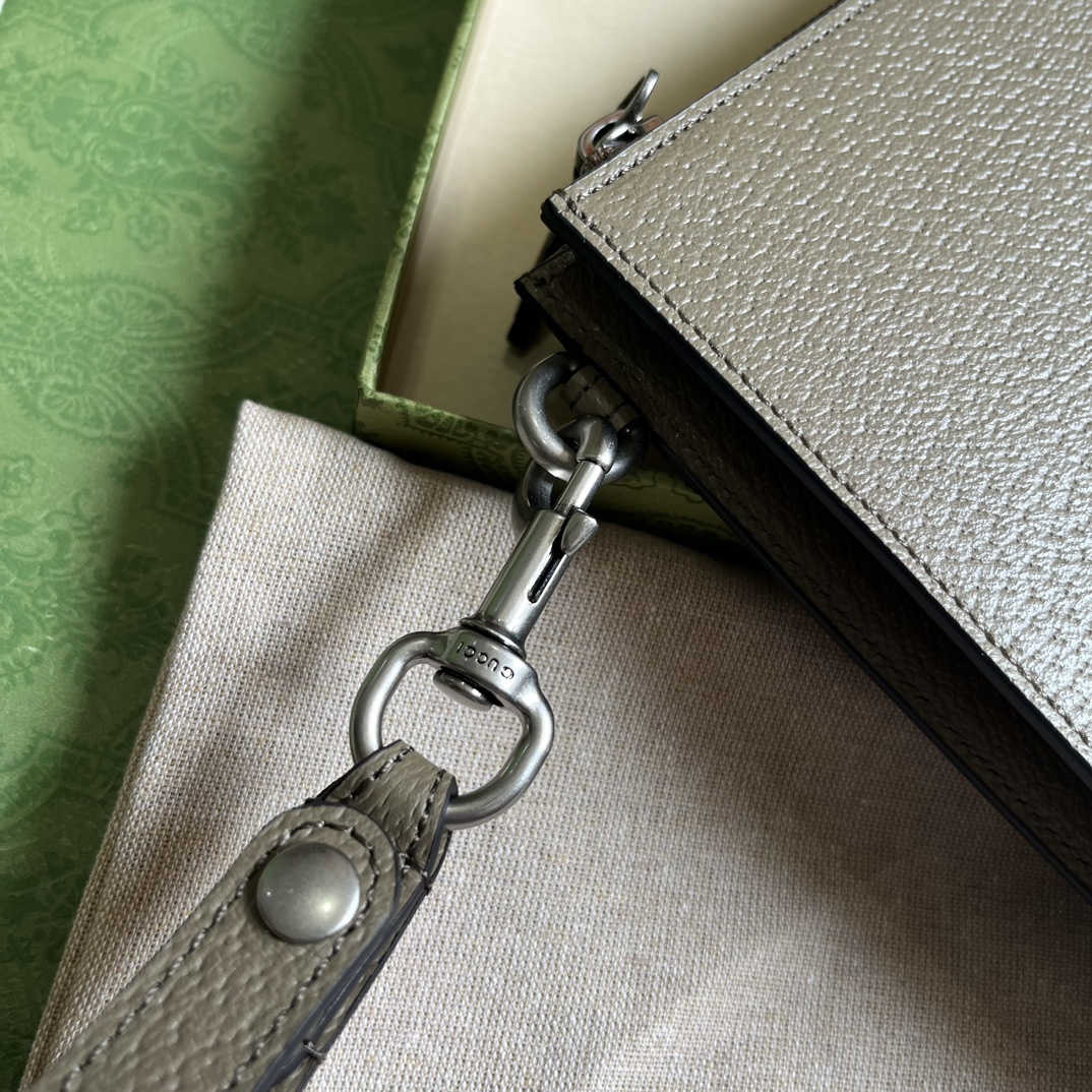 G*u*i gg marmont leather pouch