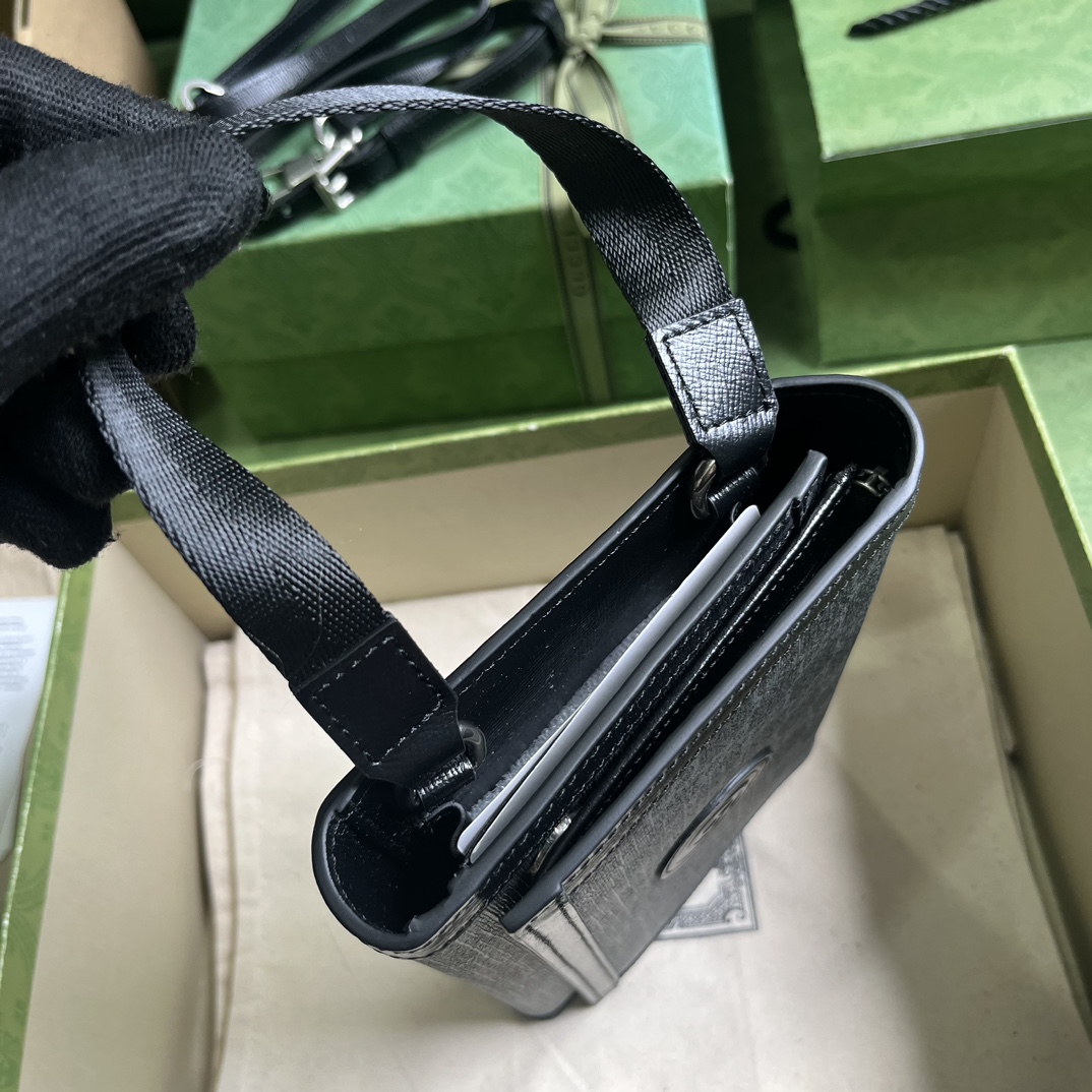 G*u*i gg top handle wallet