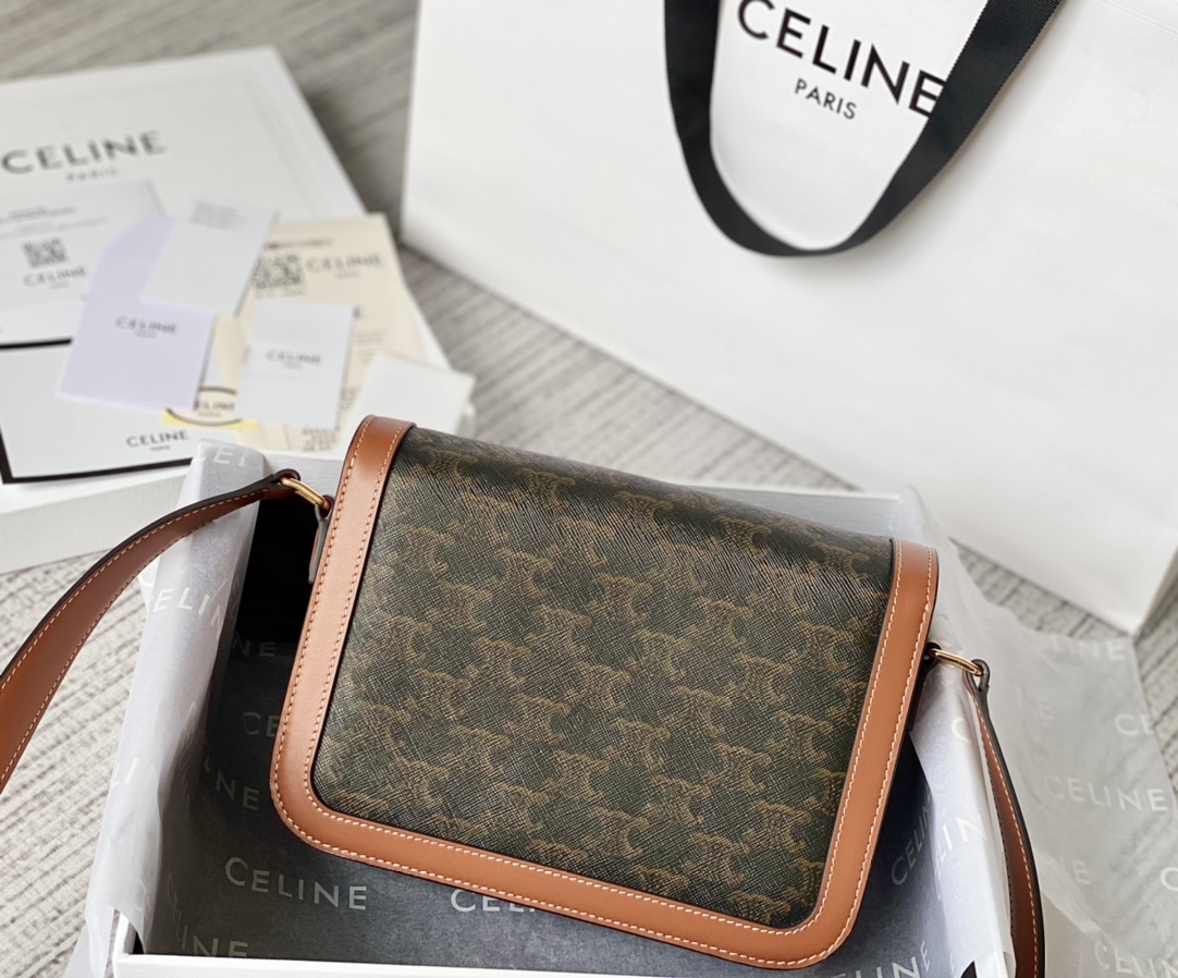 Ce**e classique triomphe bag