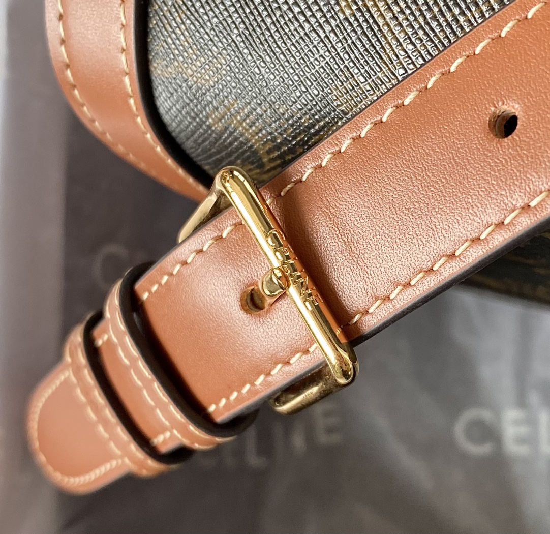 Ce**e classique triomphe bag