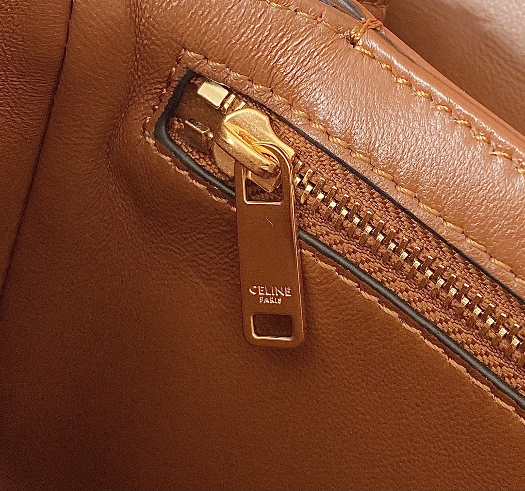 Ce**e classique triomphe bag