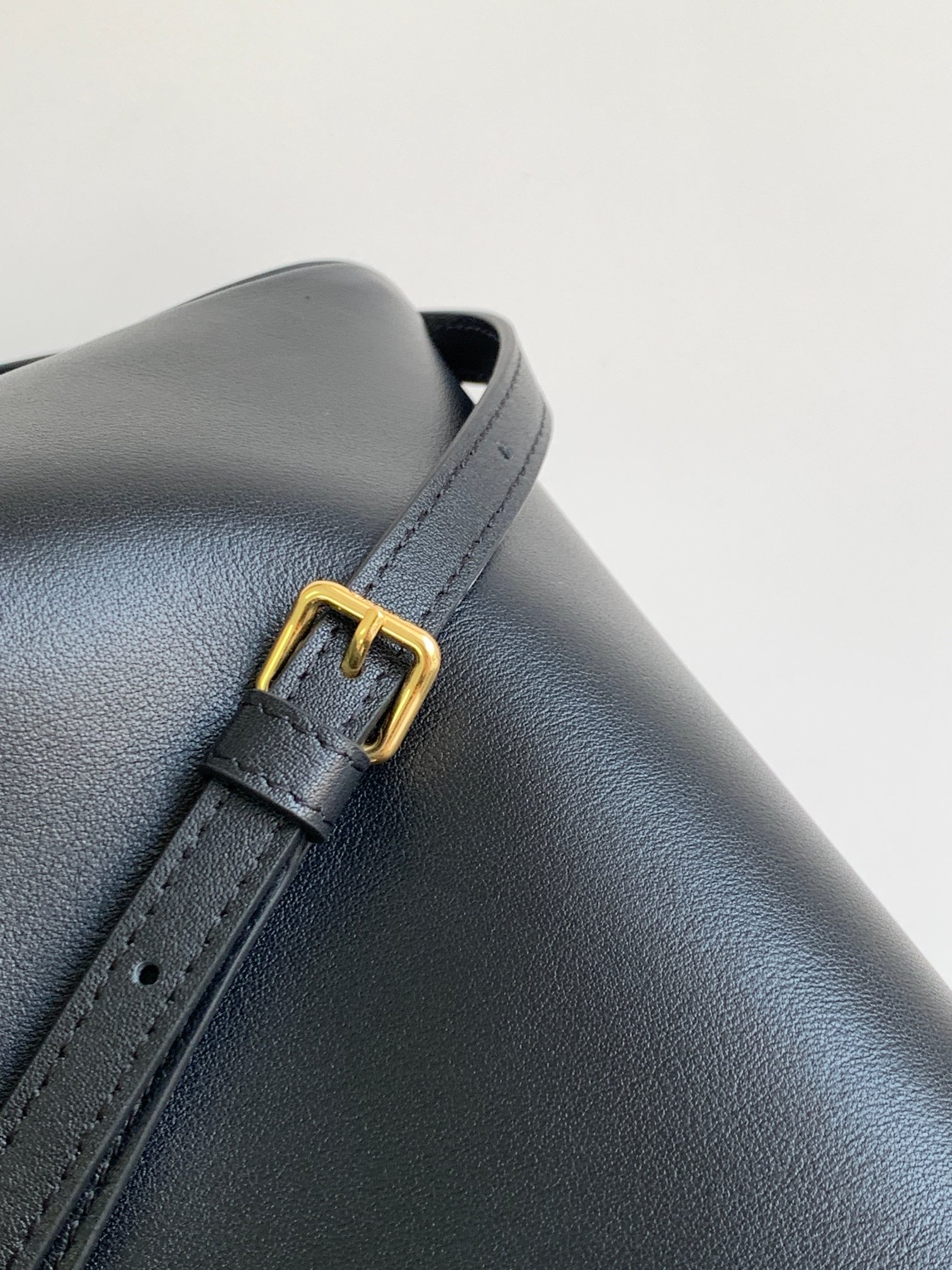 Ce**e small cabas drawstring cuir triomphe