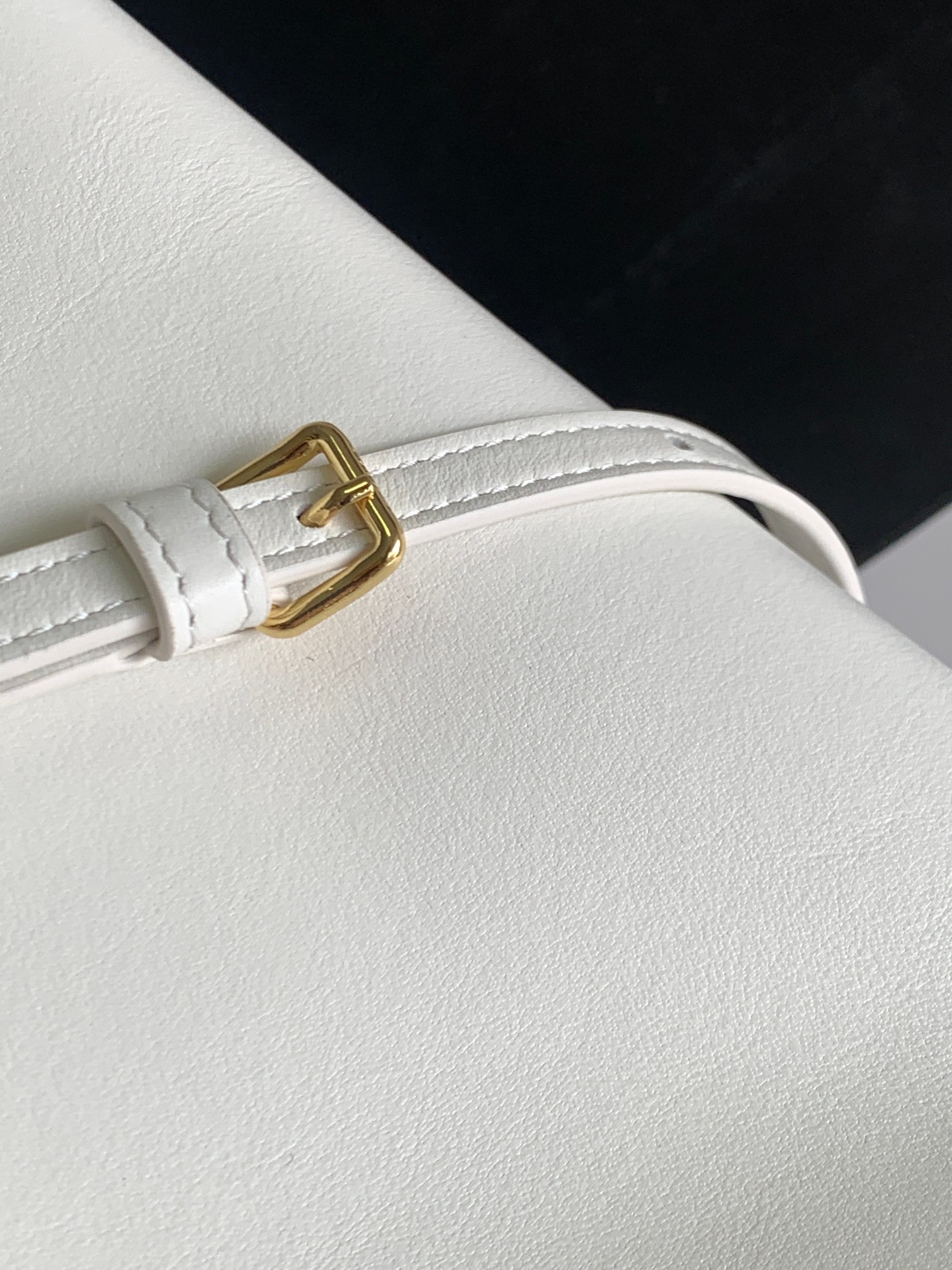 Ce**e small cabas drawstring cuir triomphe