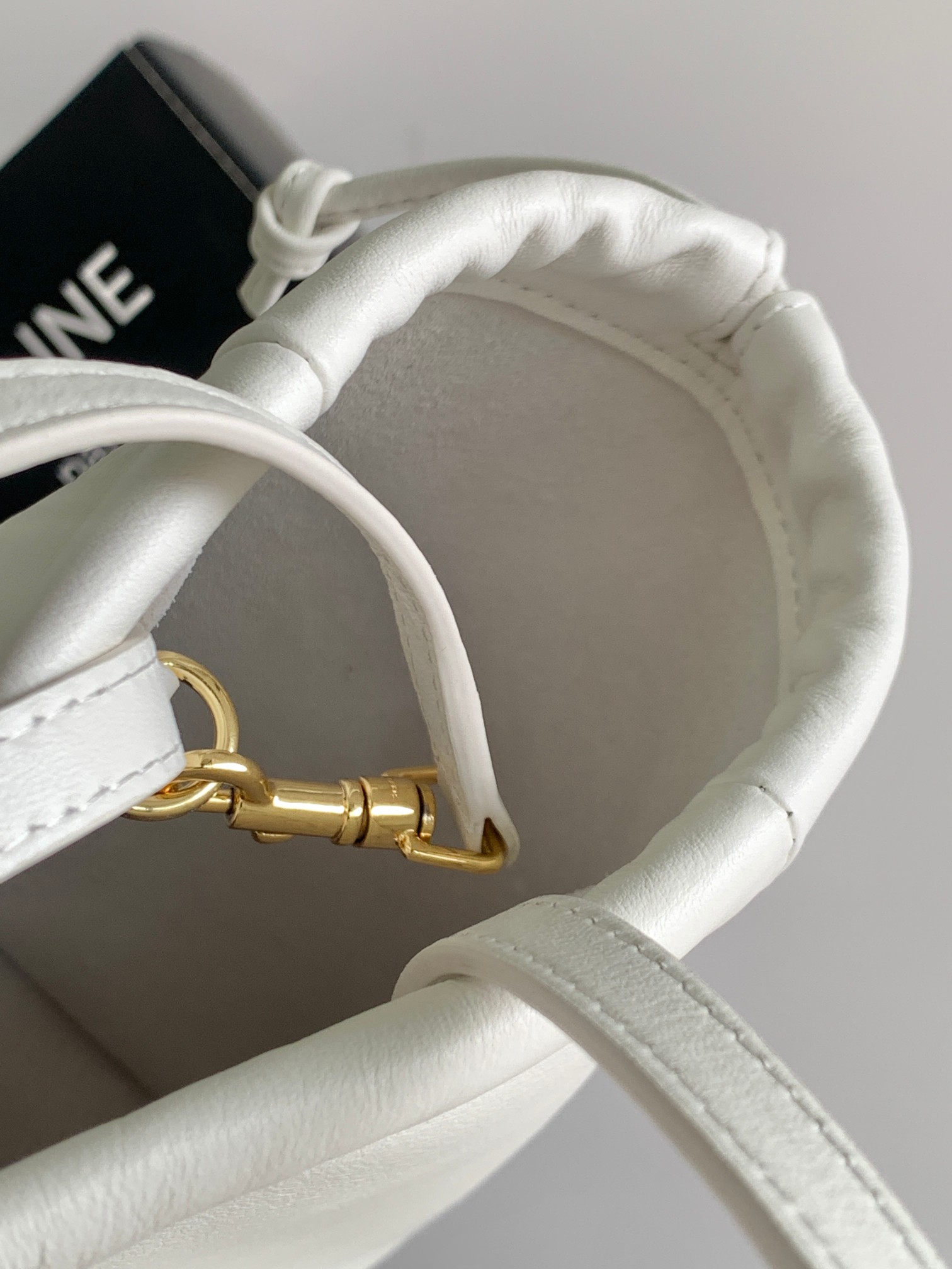 Ce**e small cabas drawstring cuir triomphe