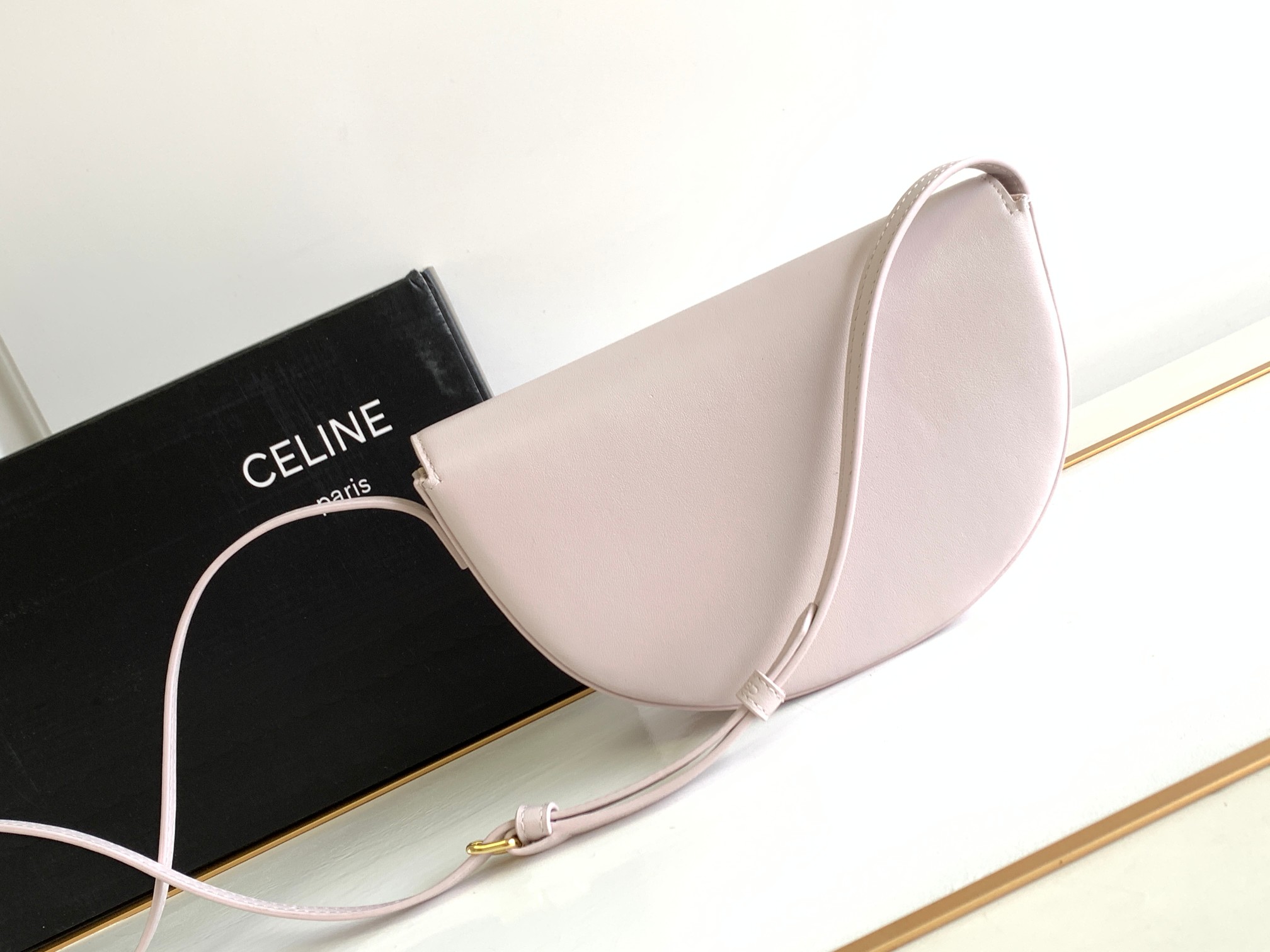 Ce**e besace cuir triomphe