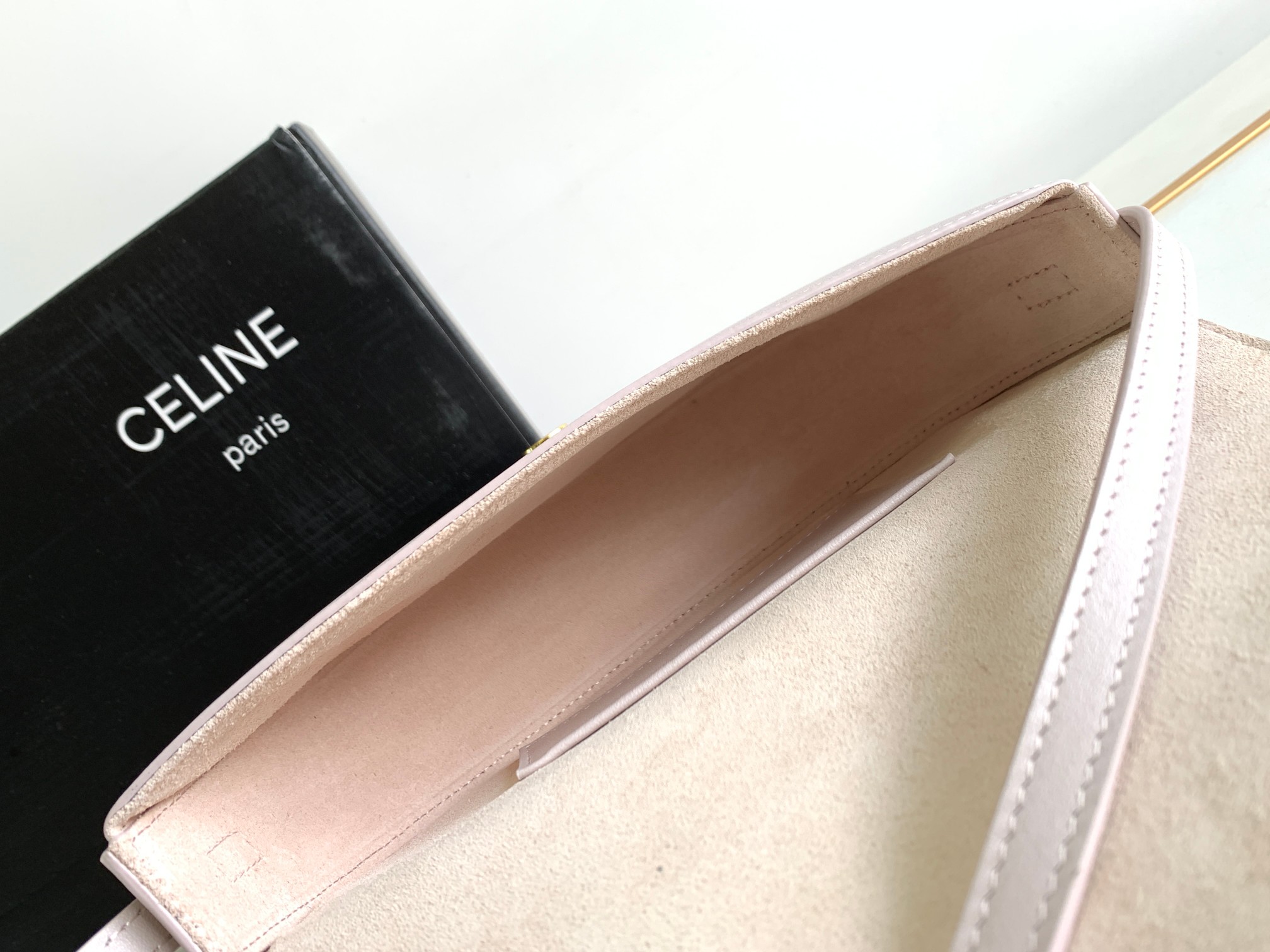 Ce**e besace cuir triomphe