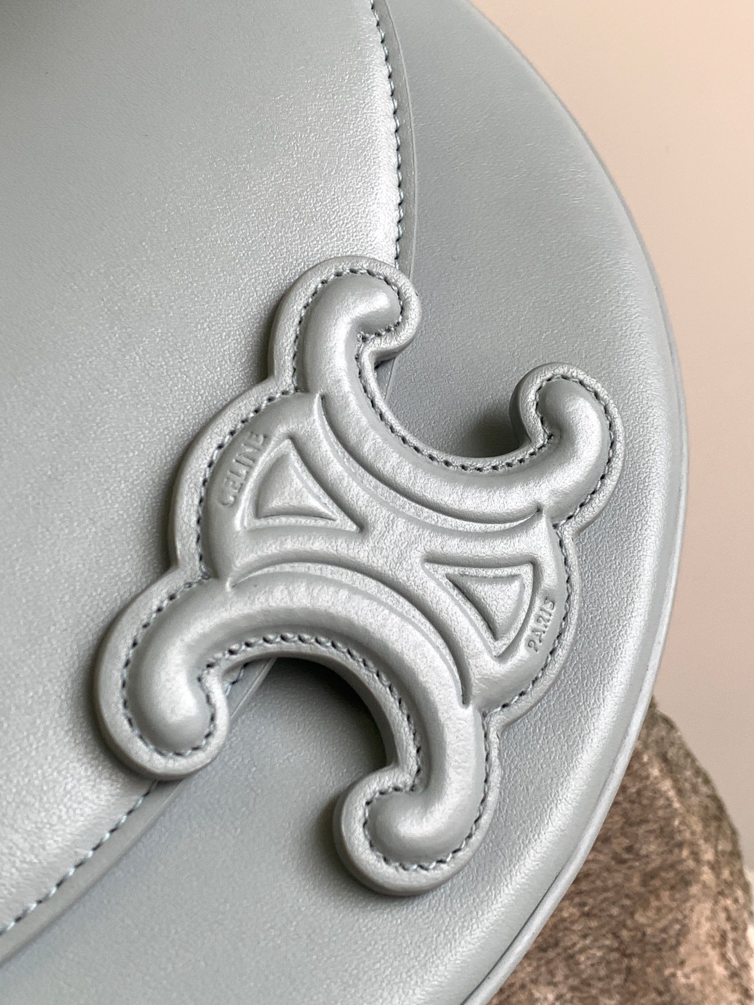 Ce**e besace cuir triomphe