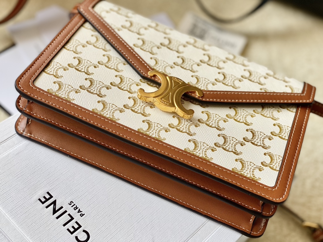 Ce**e enveloppe triomphe bag