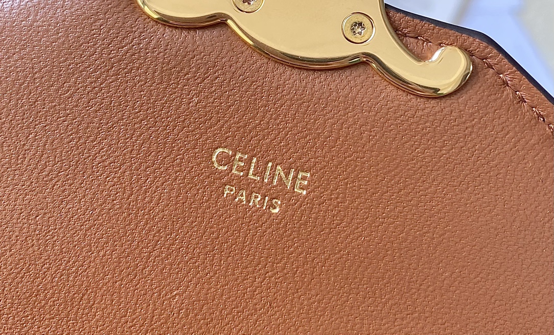 Ce**e enveloppe triomphe bag