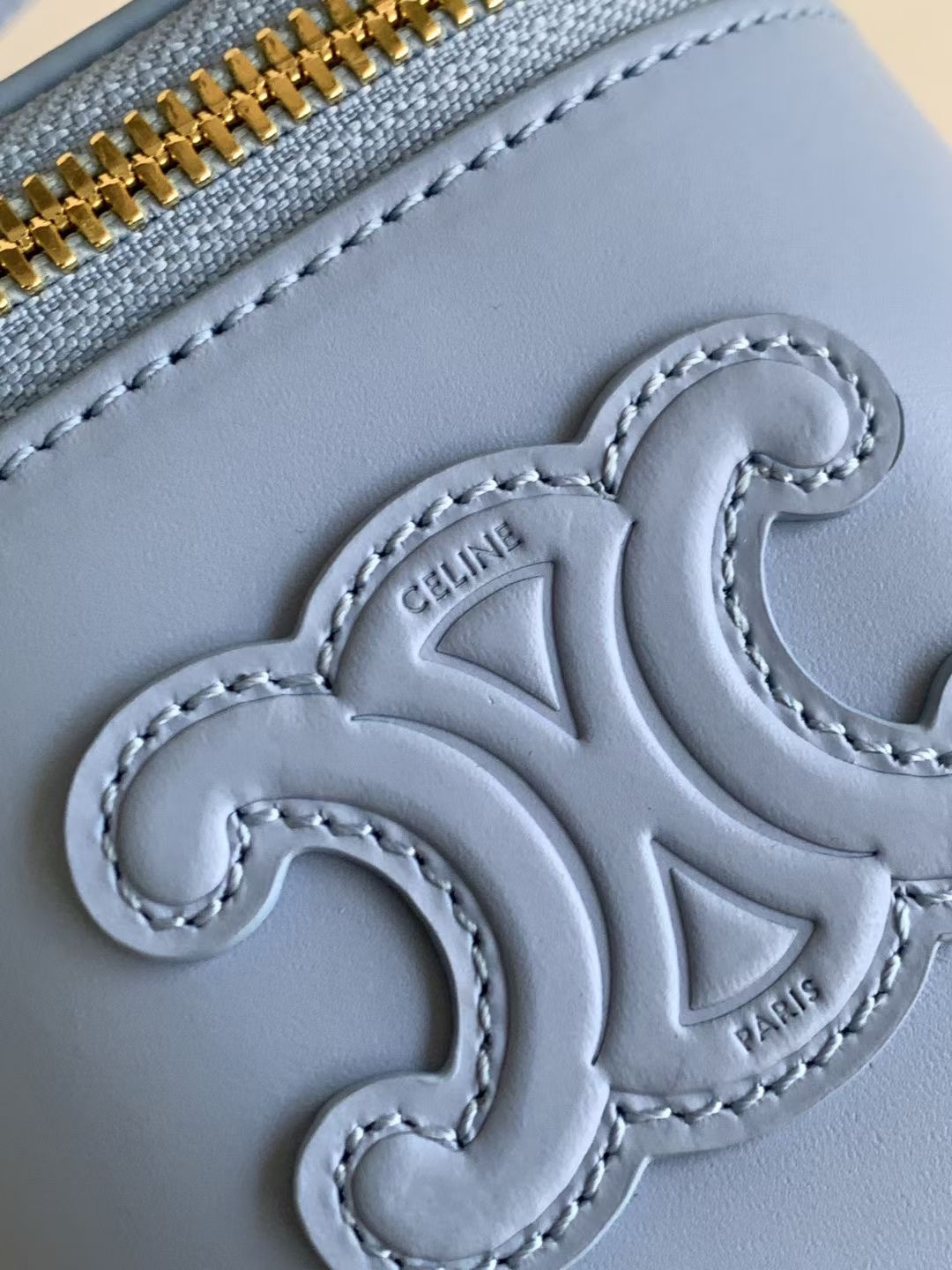 Ce**e triomphe canvas