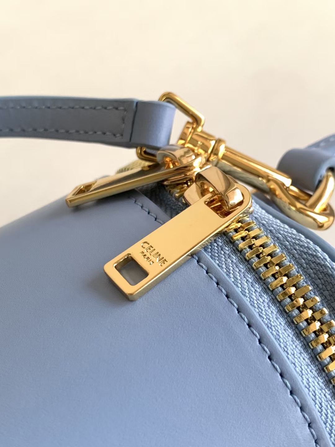 Ce**e triomphe canvas