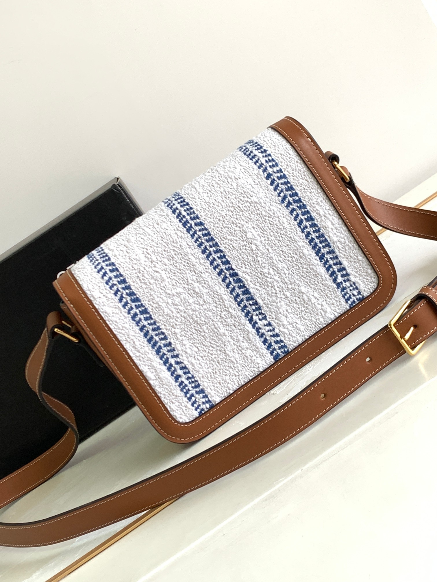 Ce**e classique triomphe bag