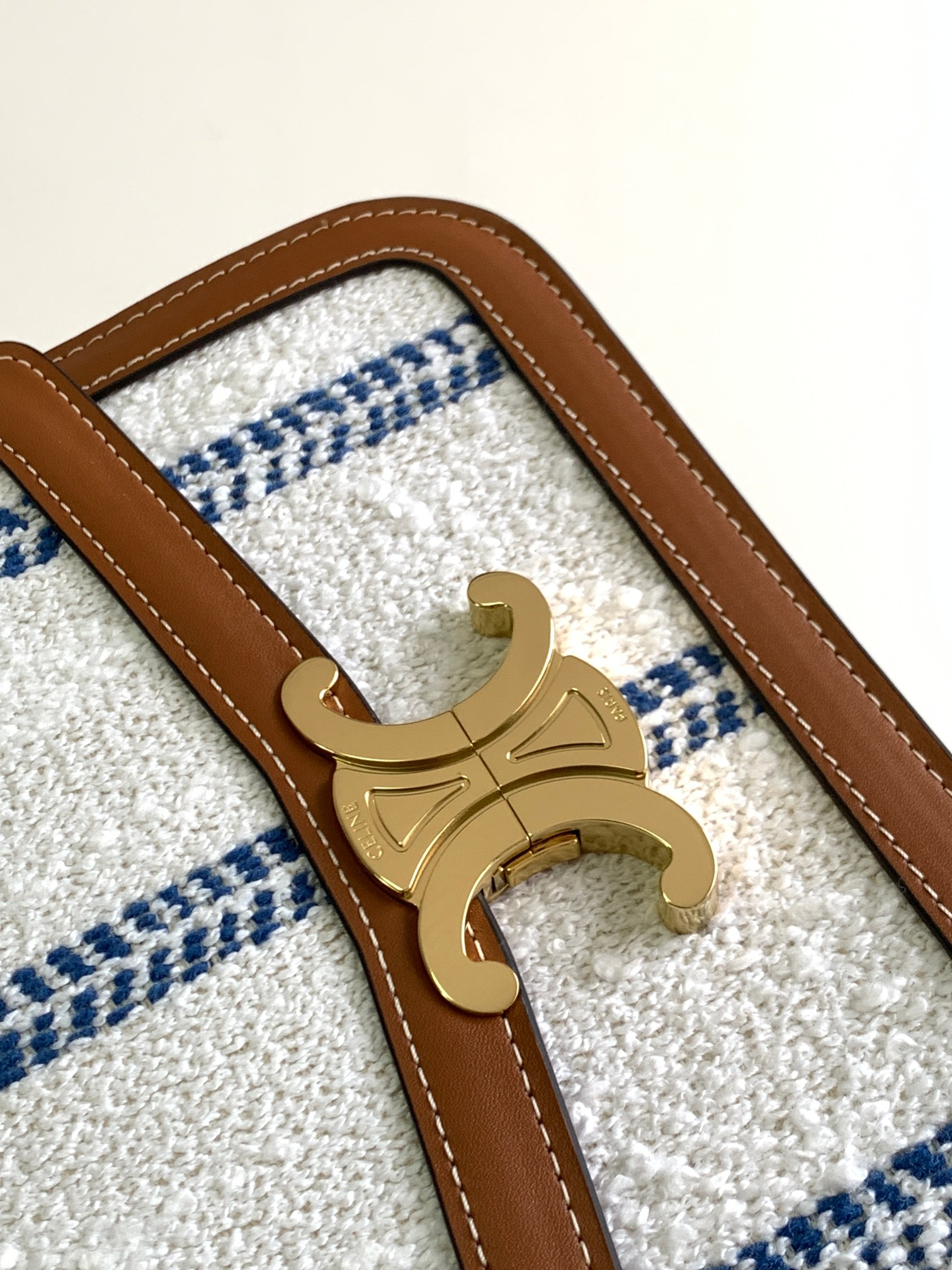 Ce**e classique triomphe bag