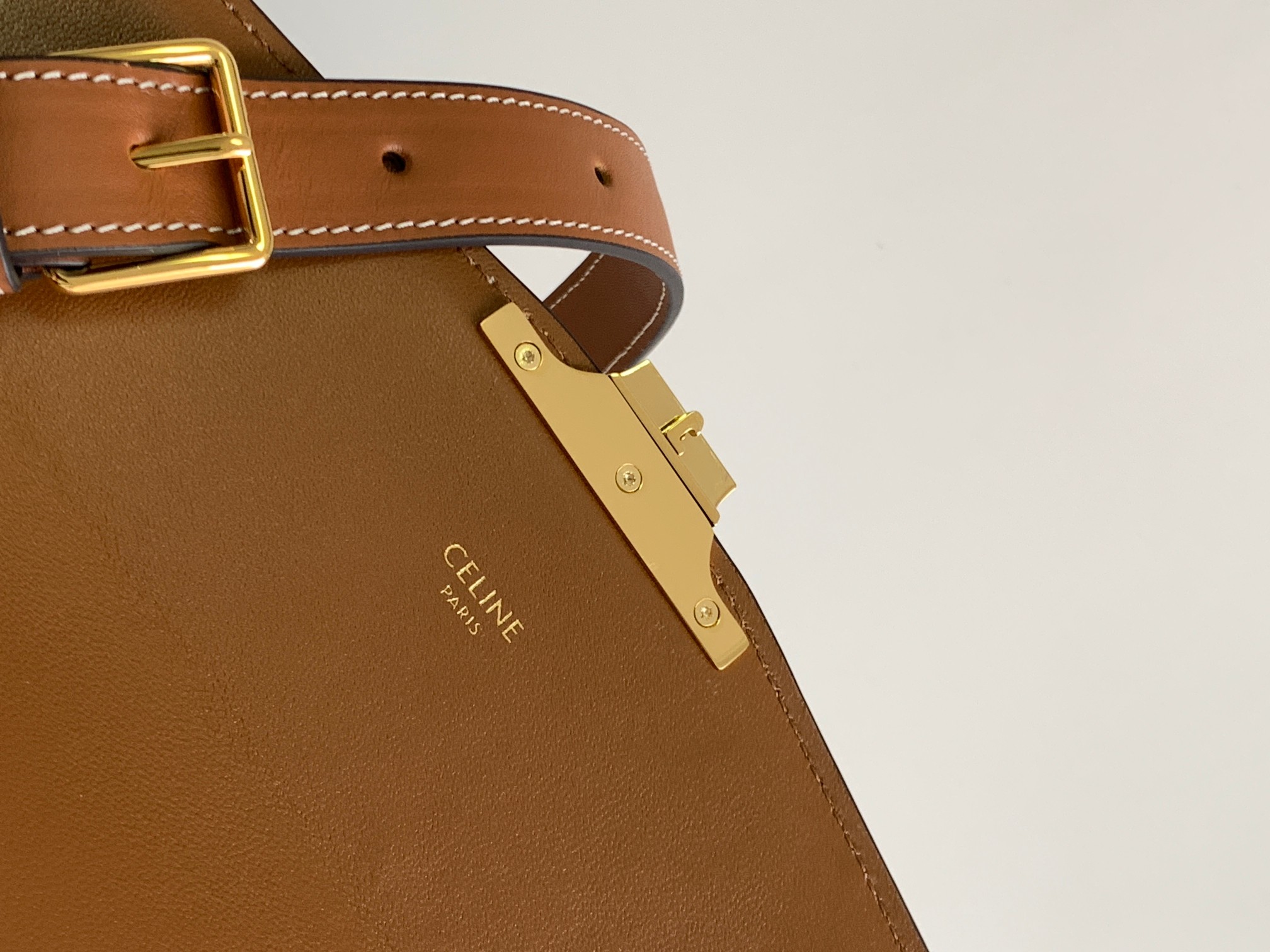 Ce**e classique triomphe bag