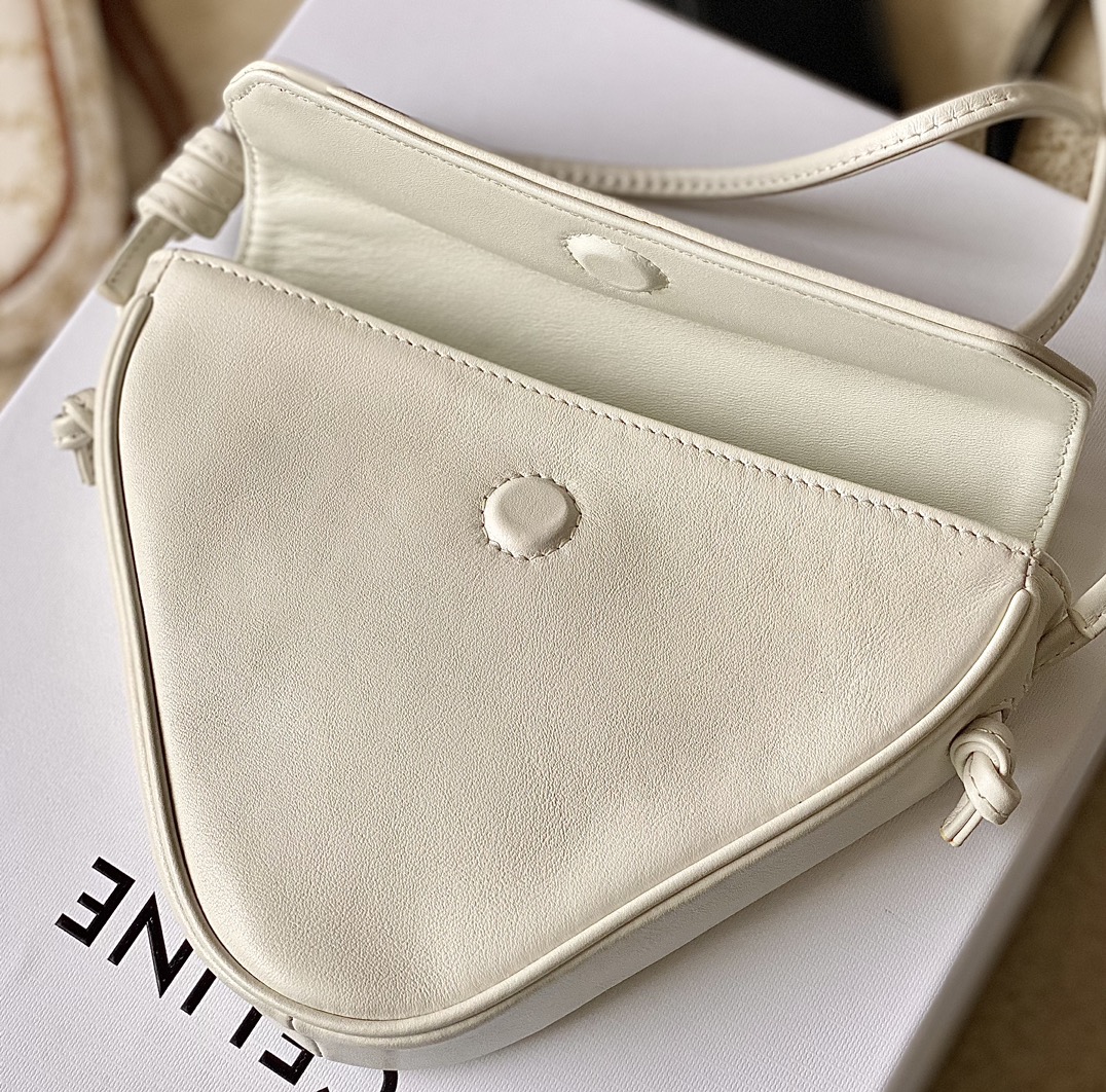 Ce**e triangle bag