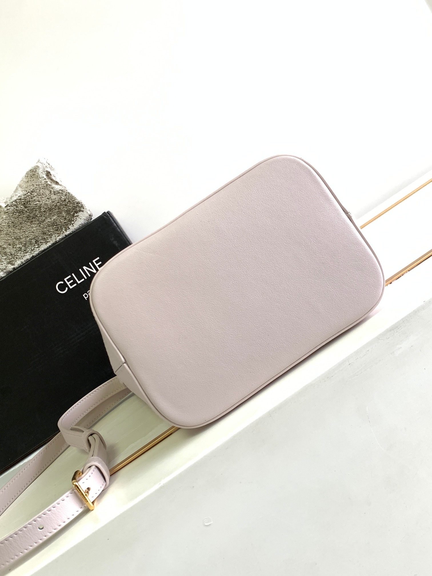 Ce**e small bucket cuir triomphe