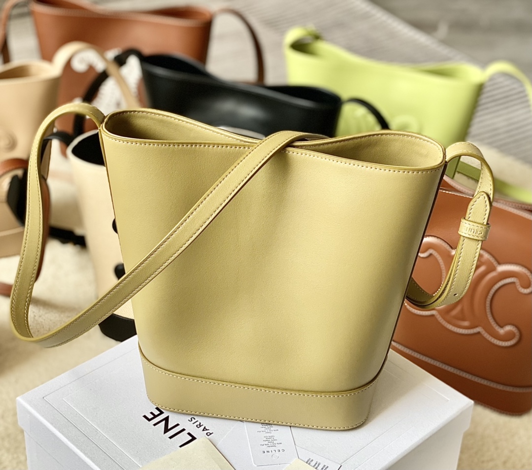 Ce**e bucket cuir triomphe bag