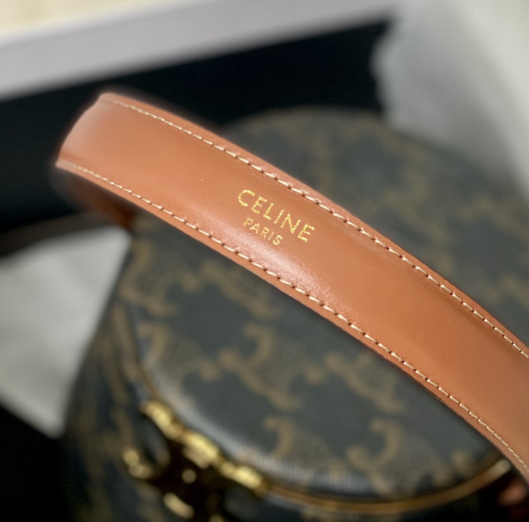 Ce**e round triomphe minaudiÈre