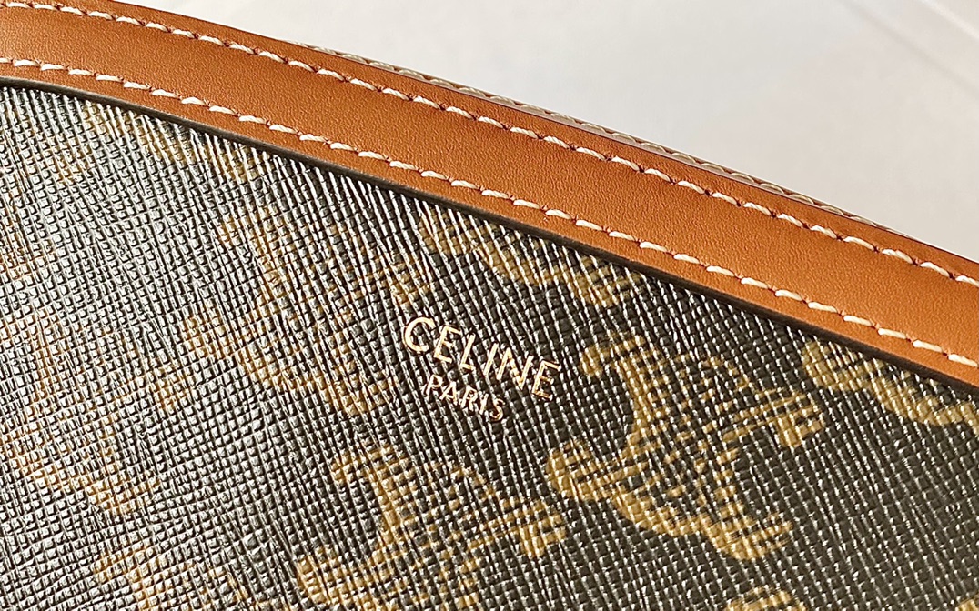 Ce**e triomphe small camera bag