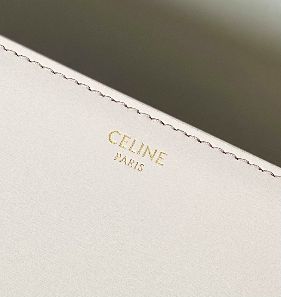 Ce**e classique triomphe bag
