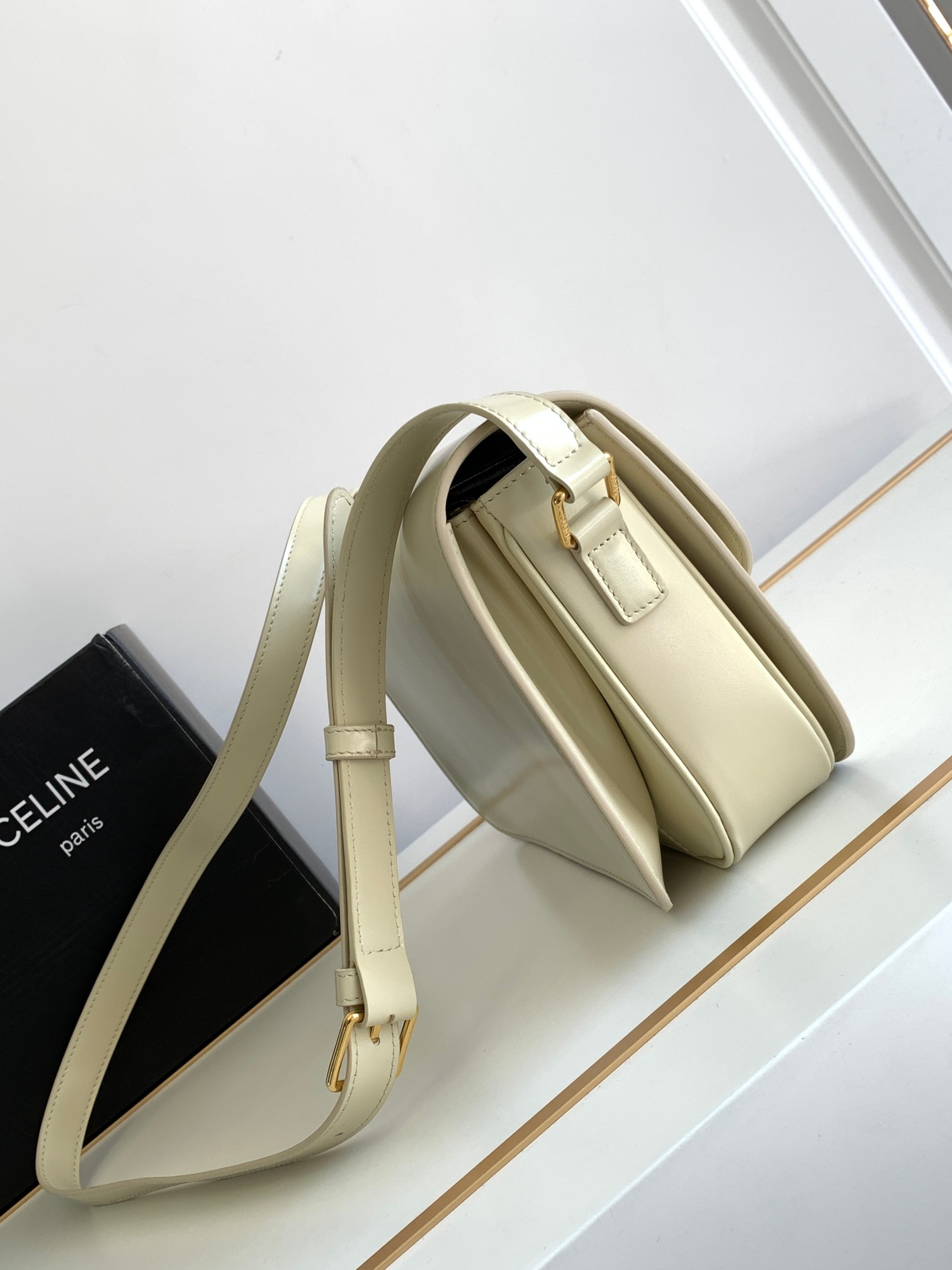 Ce**e classique triomphe bag