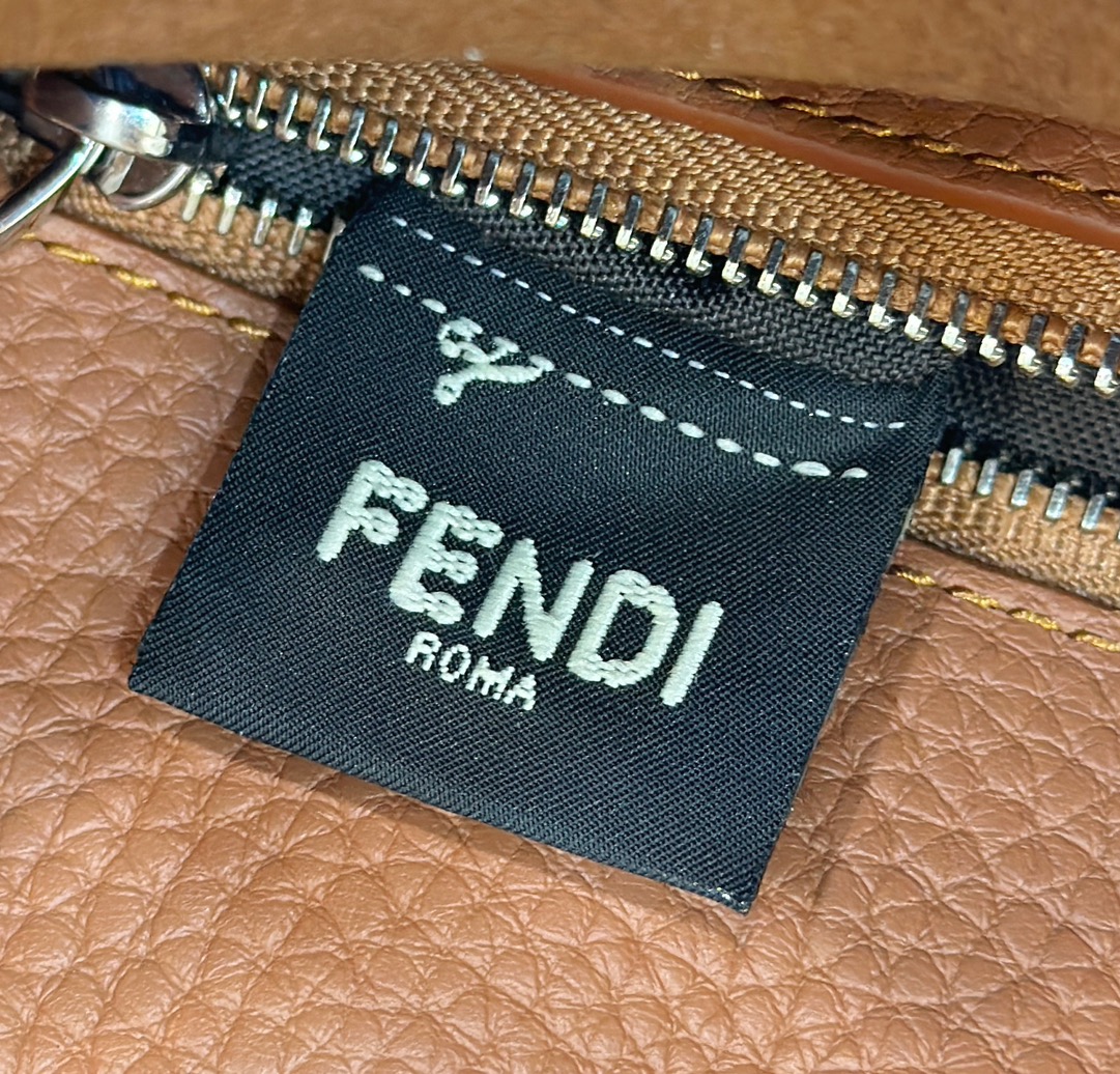 F**di peekaboo mini