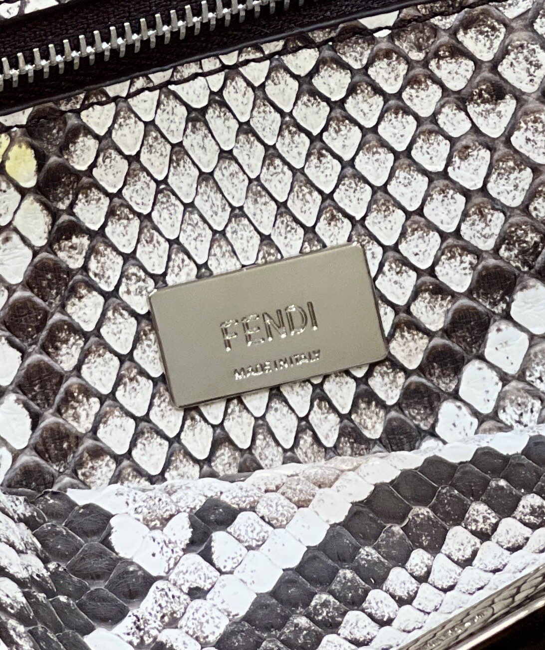 F**di peekaboo small