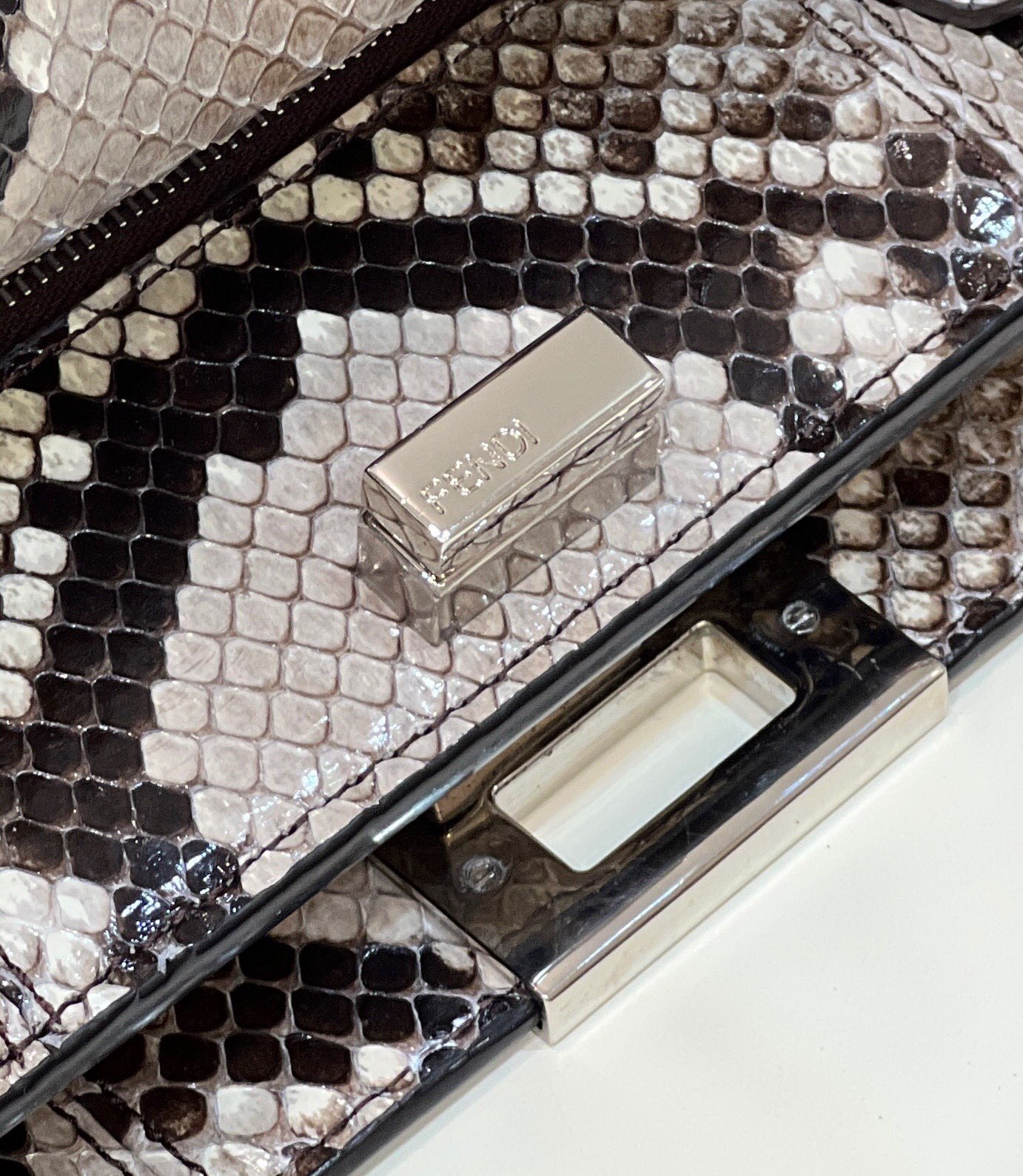 F**di peekaboo small