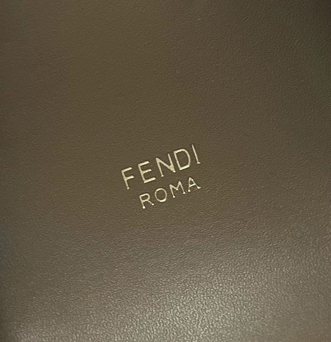 F**di tote