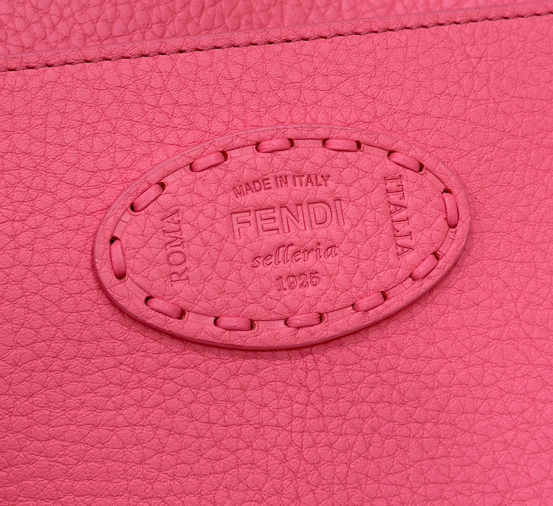 F**di peekaboo medium handbag