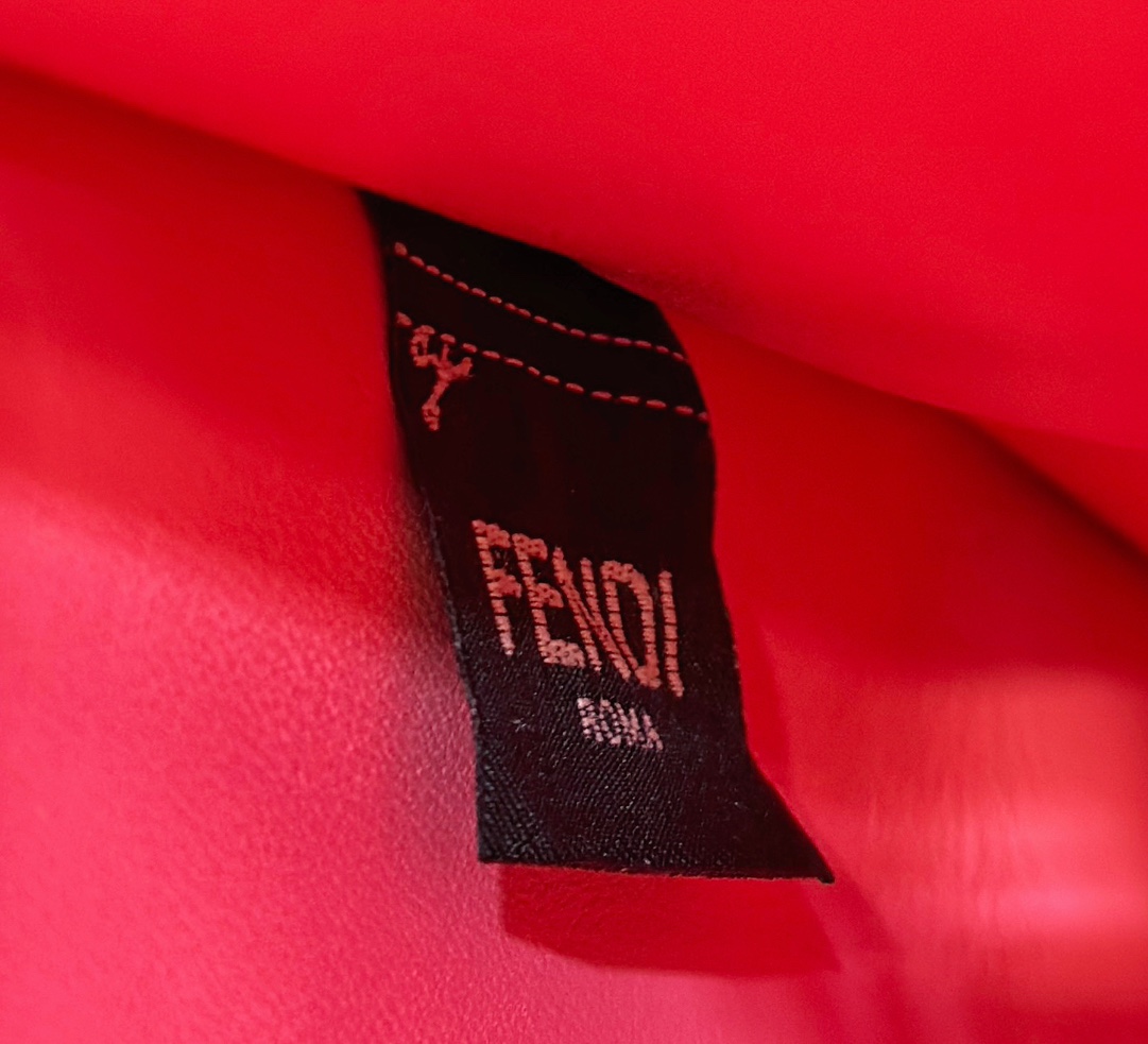 F**di peekaboo medium handbag