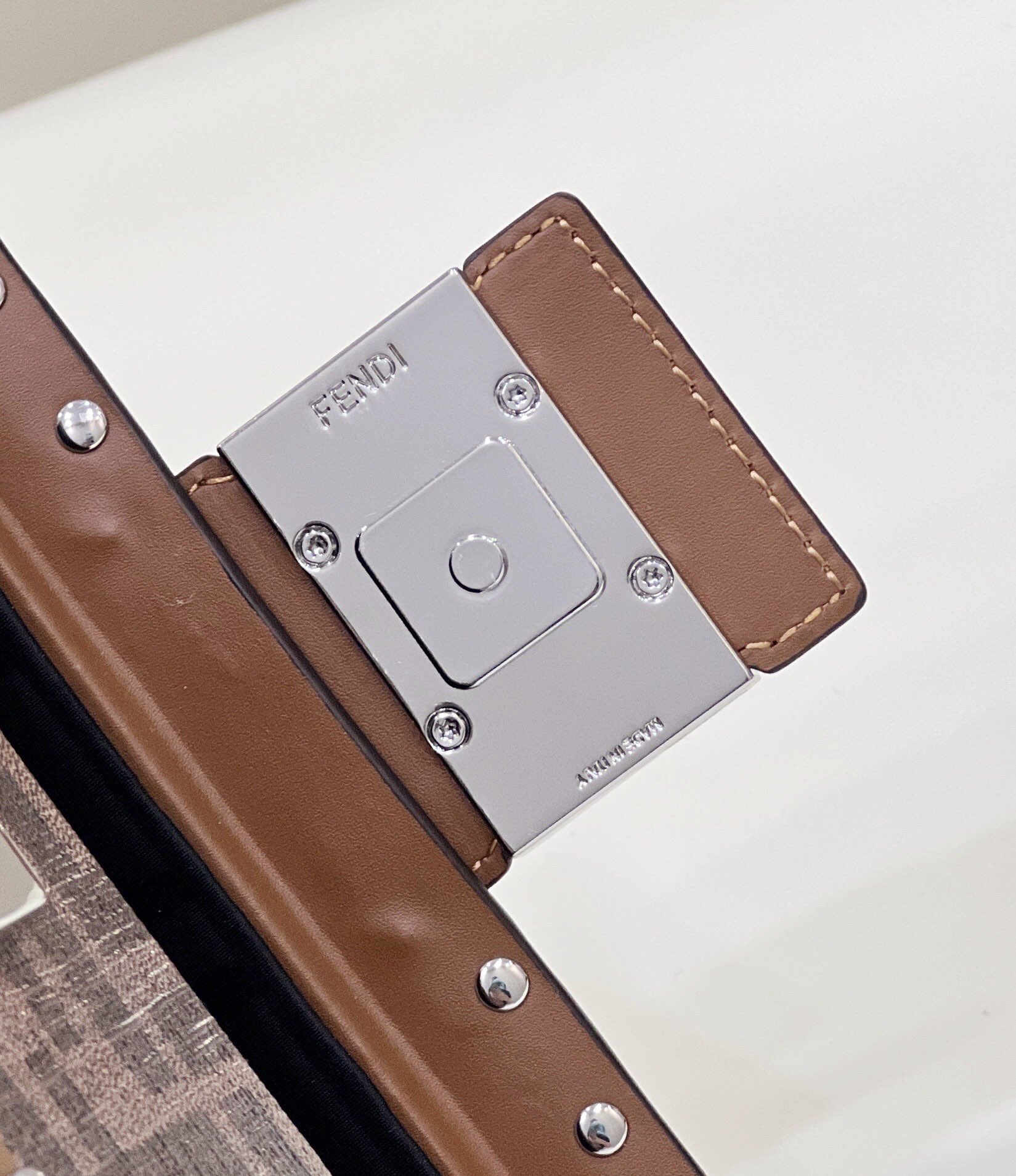 F**di trunk baguette