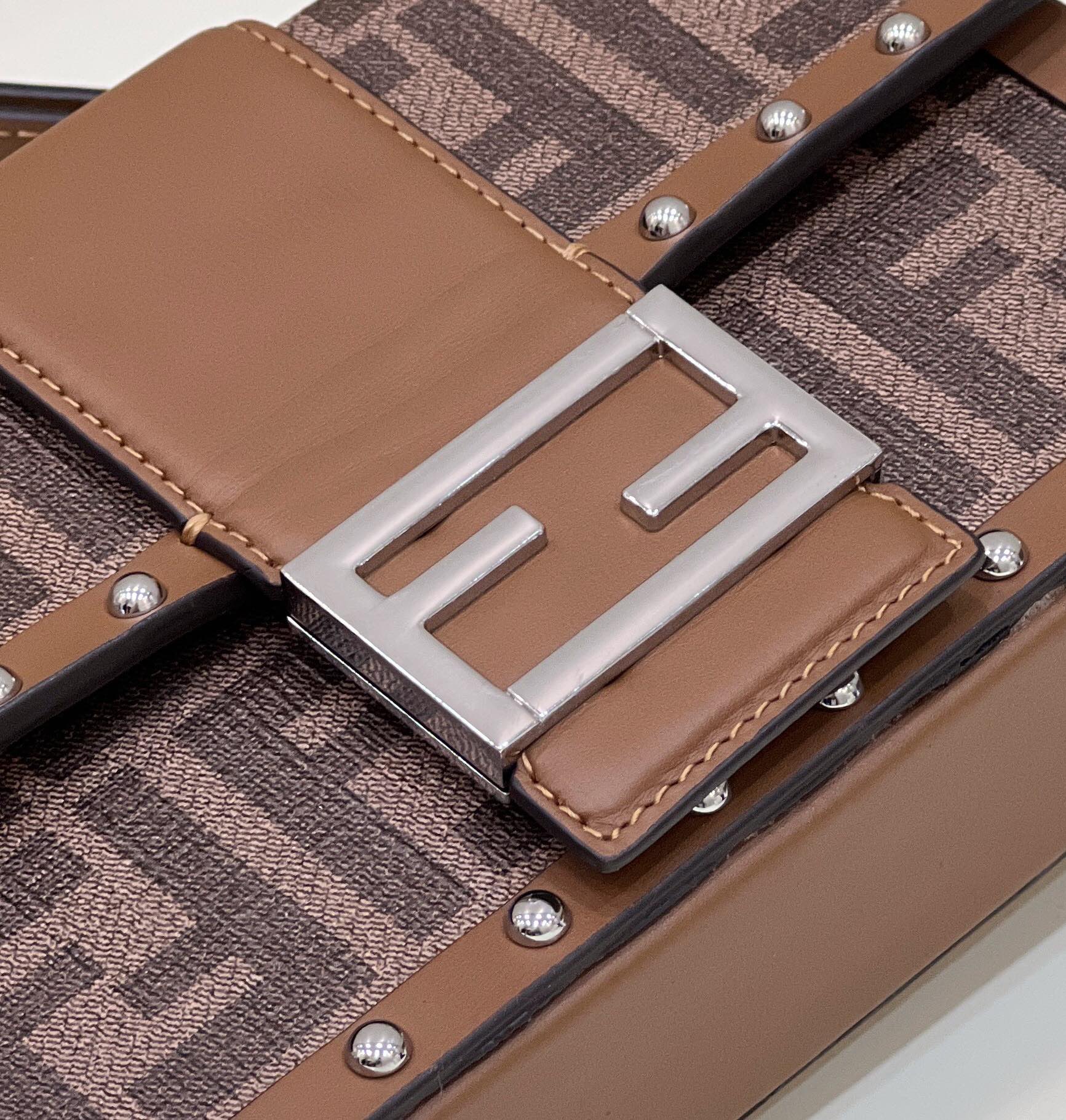 F**di trunk baguette