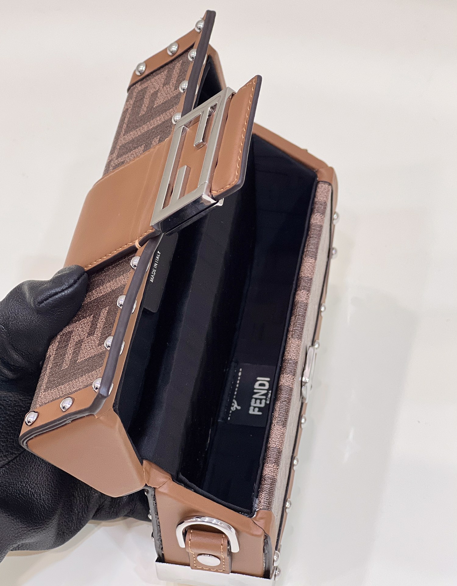 F**di trunk baguette