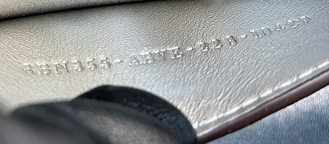 F**di by marc jacobs peekaboo