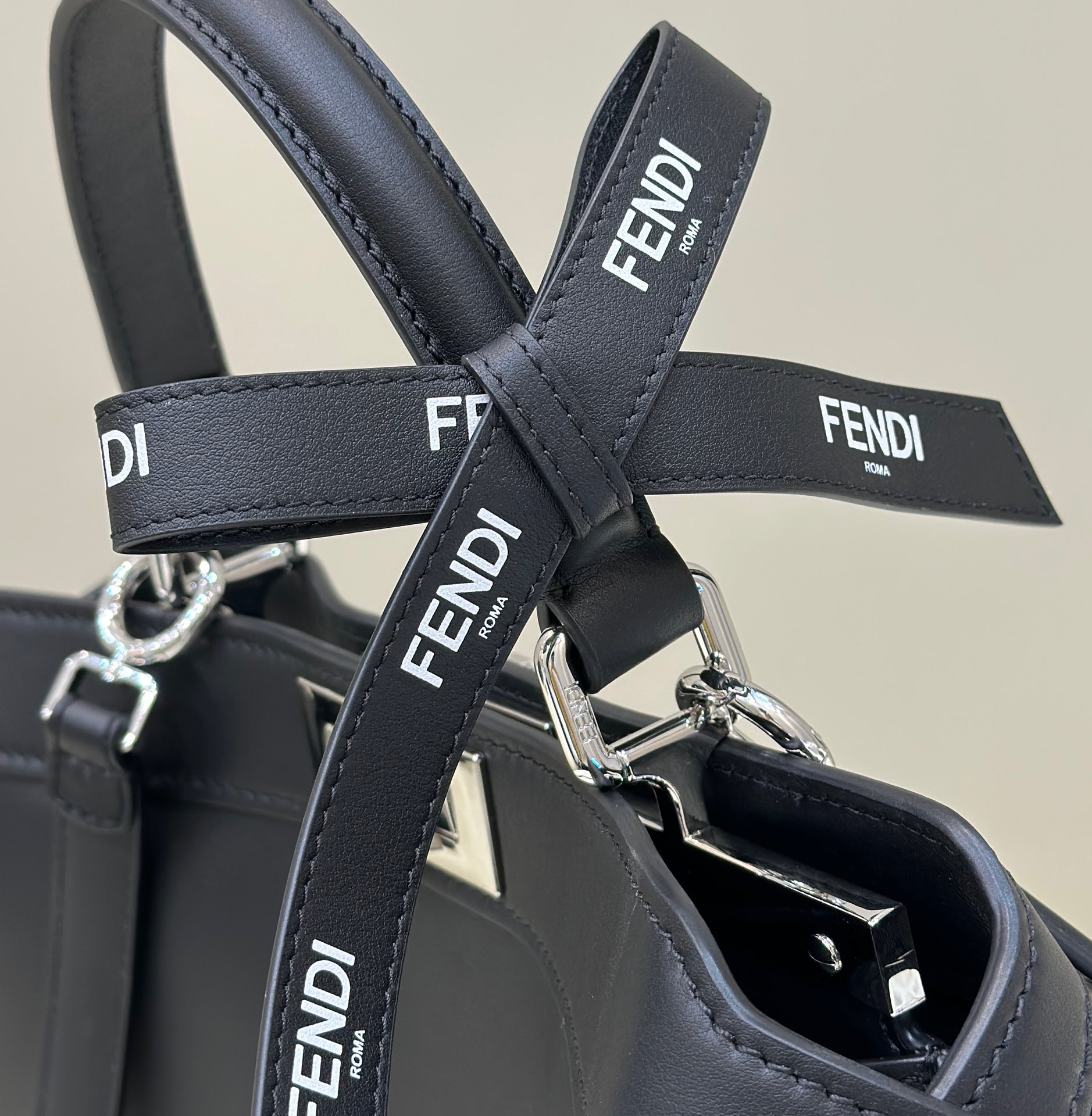 F**di by marc jacobs peekaboo