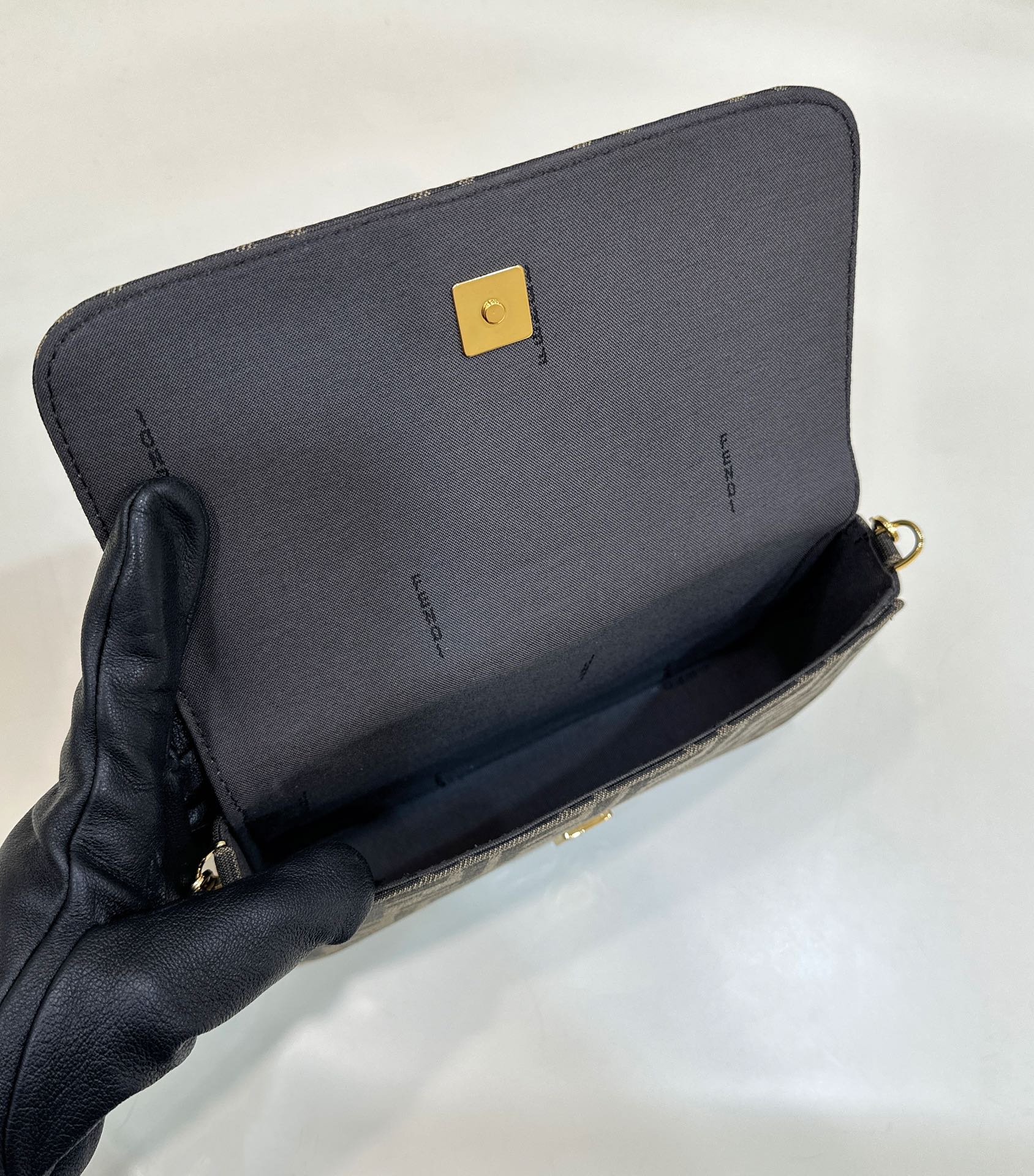 F**di F**digraphy wallet on chain