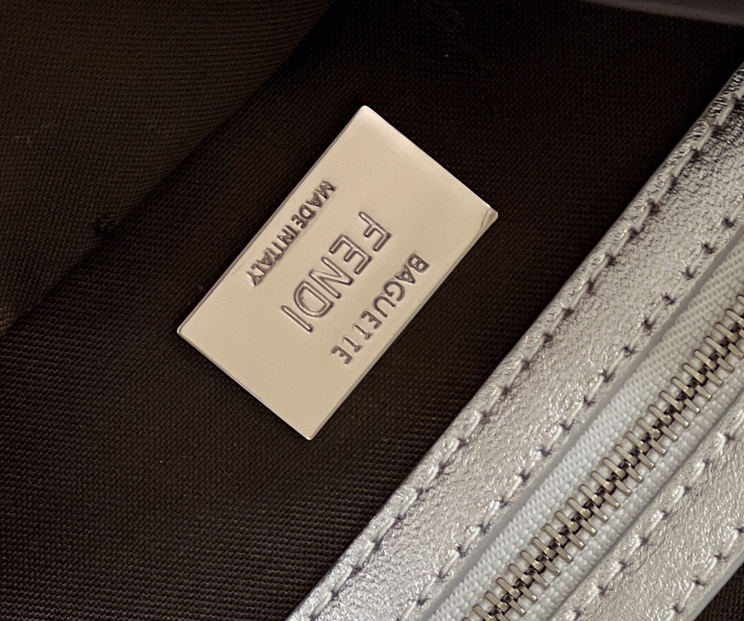 F**di baguette medium bag