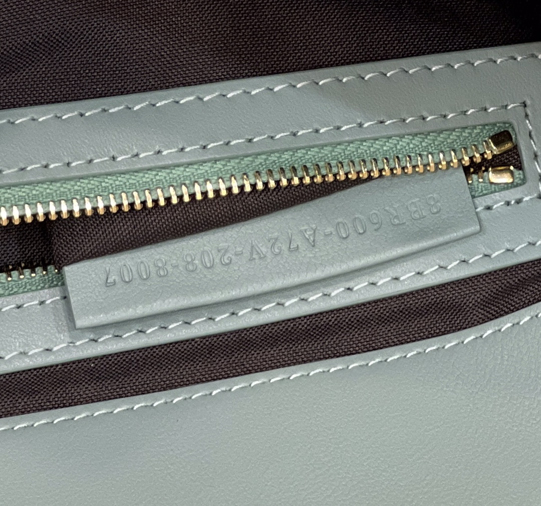 F**di baguette medium bag