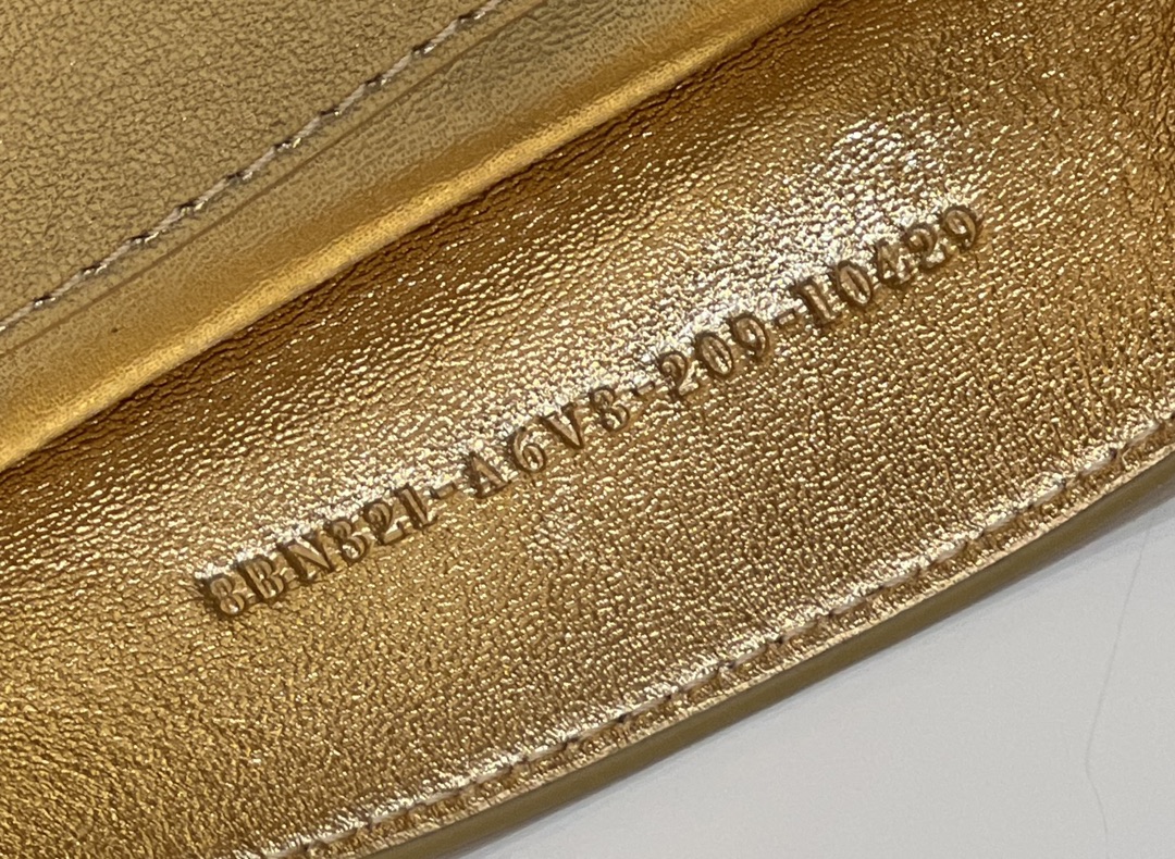 F**di new style peekaboo i see u