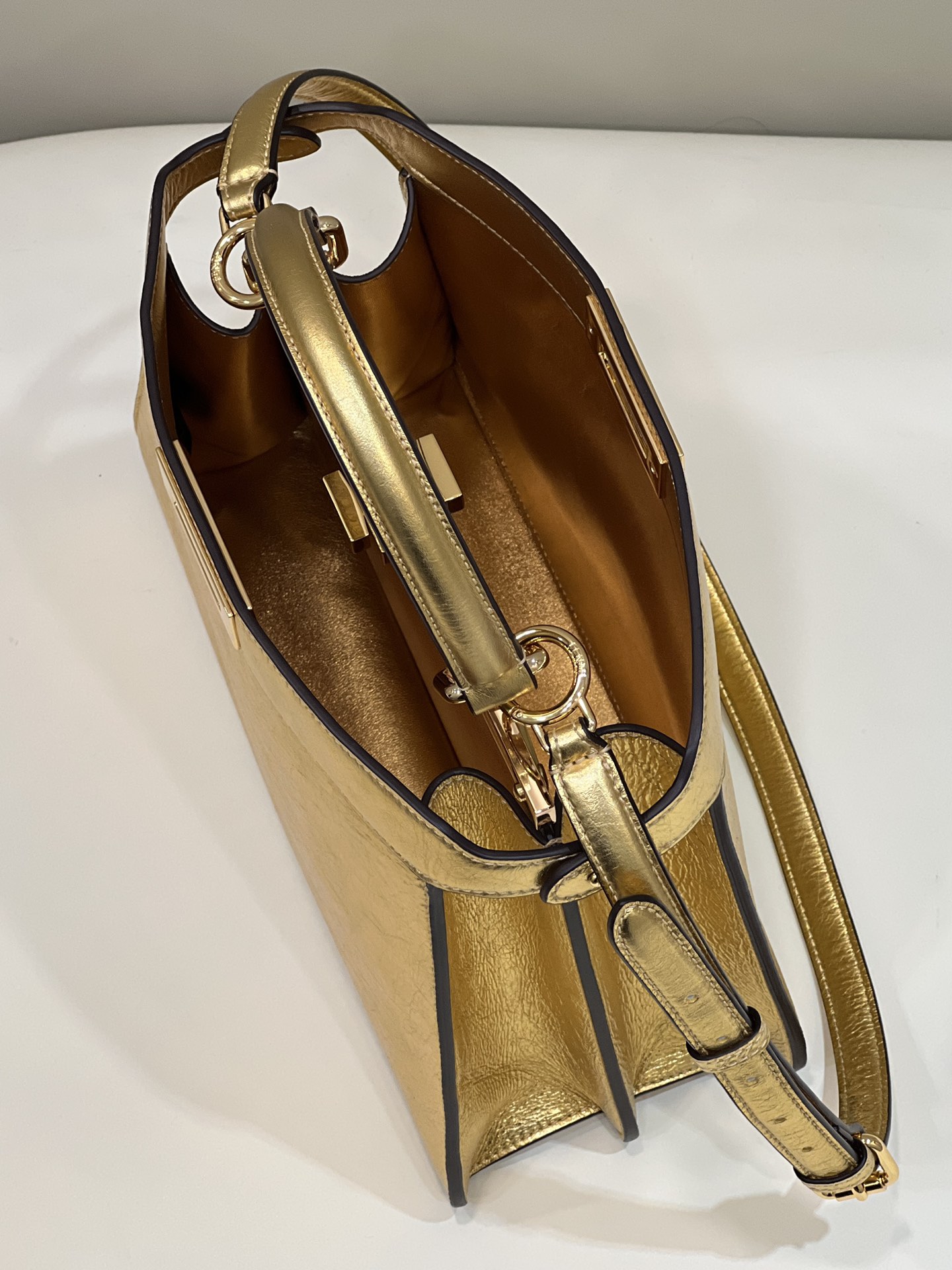 F**di new style  peekaboo i see u