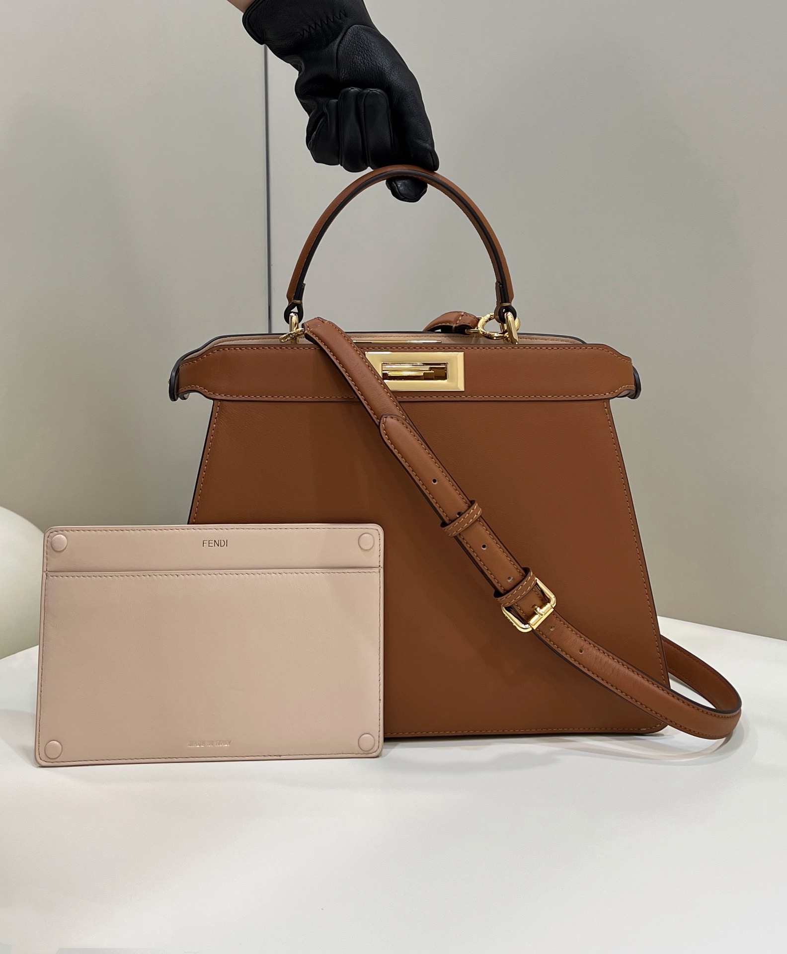 F**di new style  peekaboo i see u