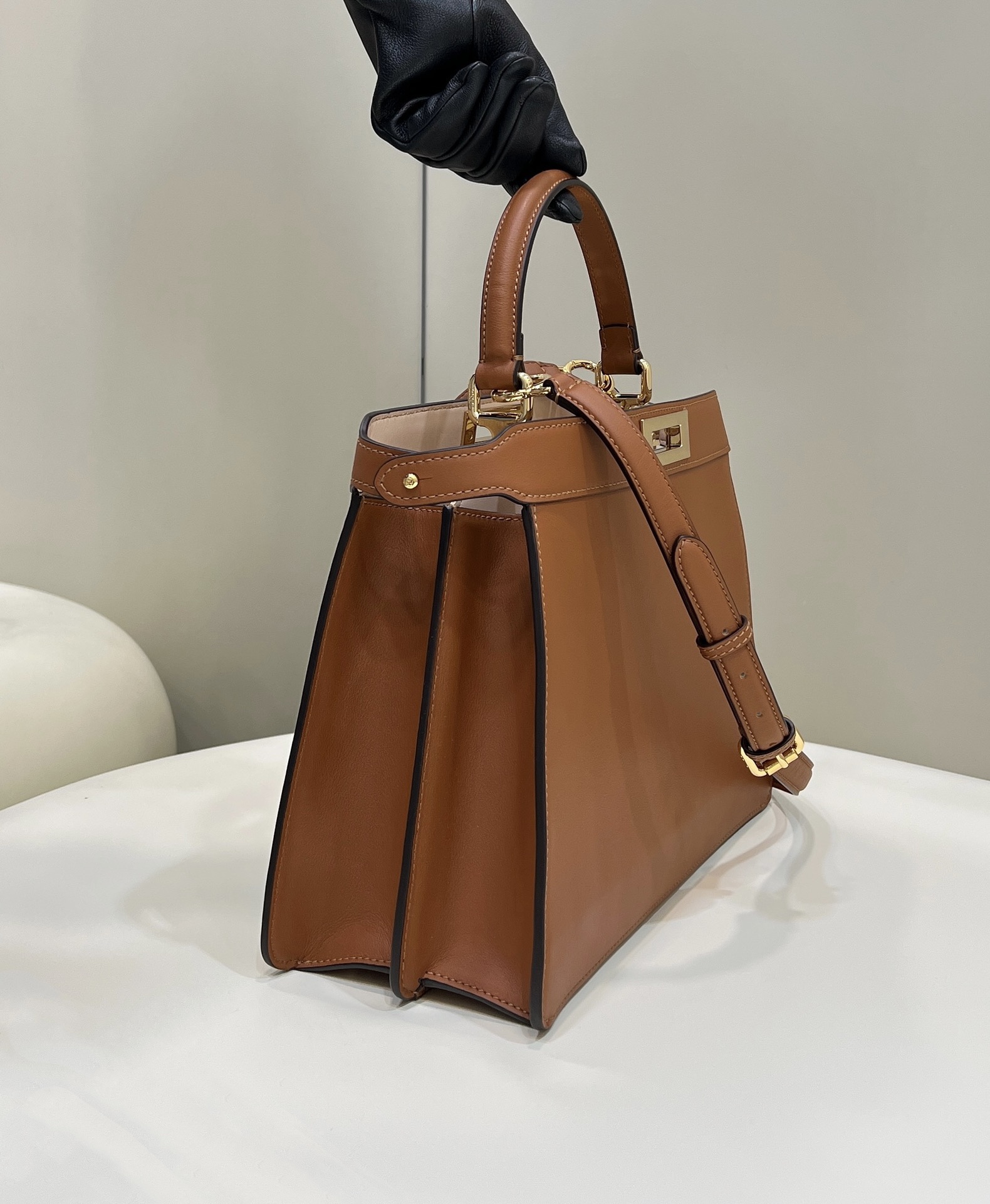 F**di new style  peekaboo i see u