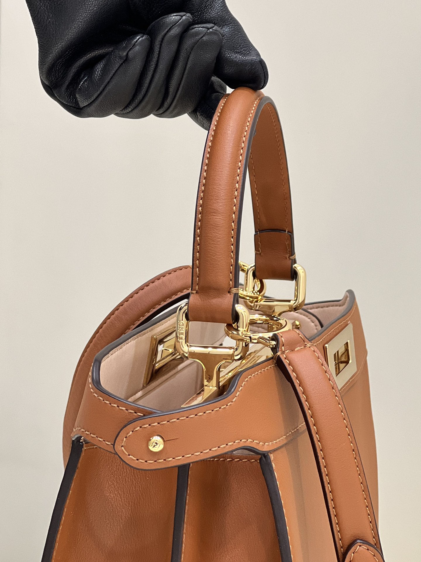 F**di new style  peekaboo i see u