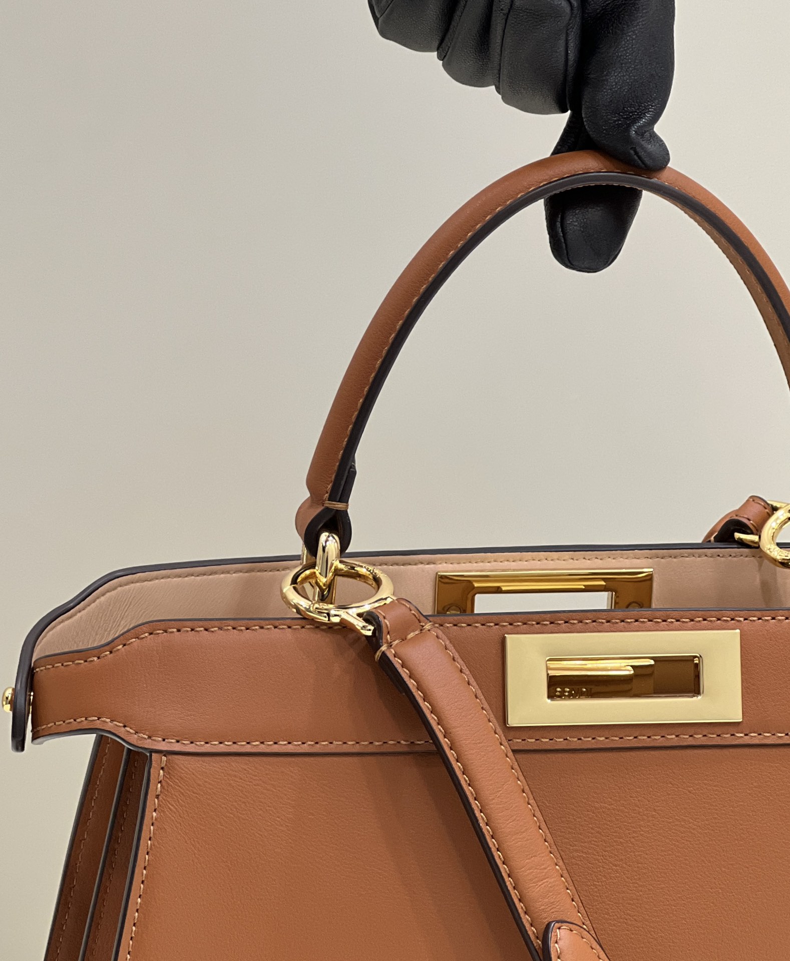 F**di new style  peekaboo i see u