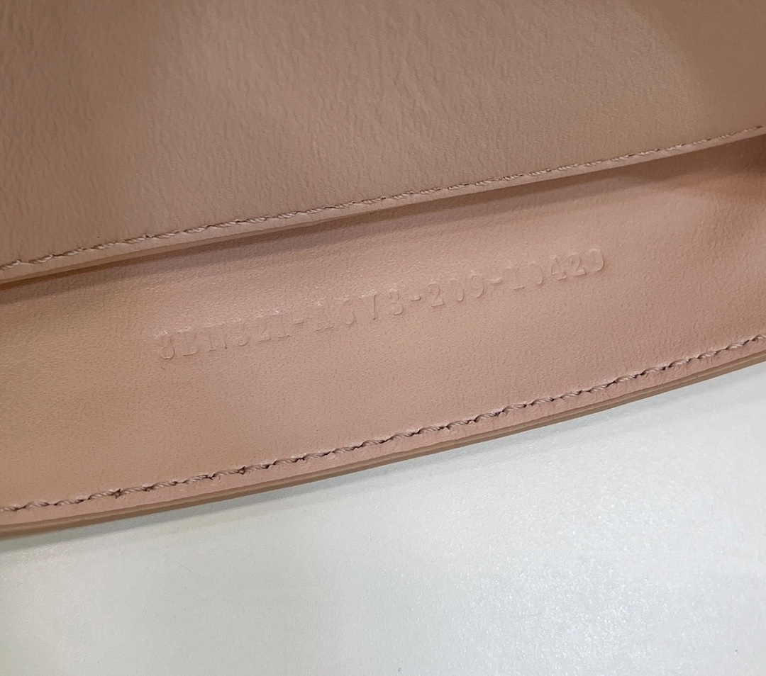 F**di new style  peekaboo i see u